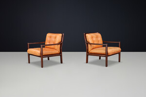 Mid century modern Lounge Chairs in Cognac Leather & Mahogany-Stained Hardwood Mid-20th century