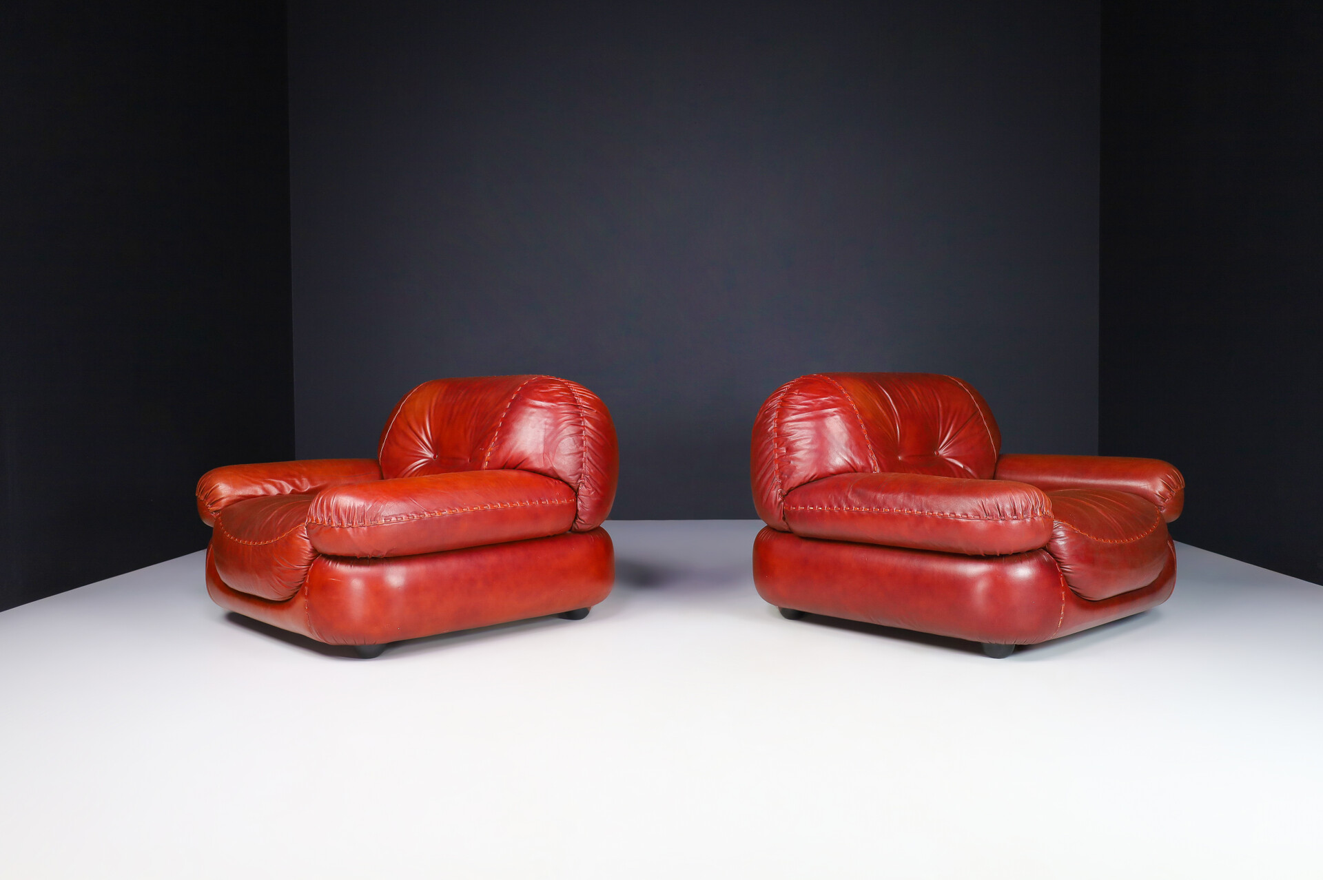 Mid century modern Lounge Chairs in Leather by Sapporo for Mobil Girgi, Italy 1970 Late-20th century