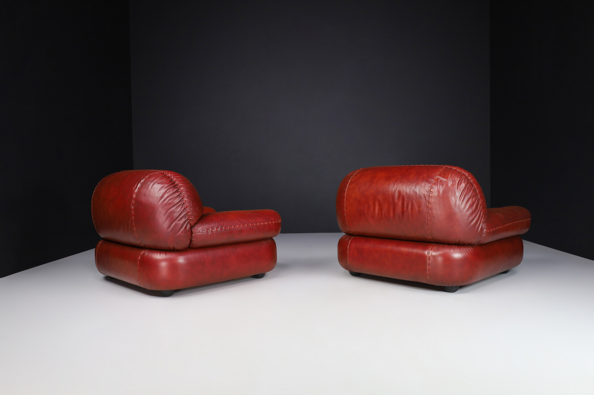 Mid century modern Lounge Chairs in Leather by Sapporo for Mobil Girgi, Italy 1970 Late-20th century