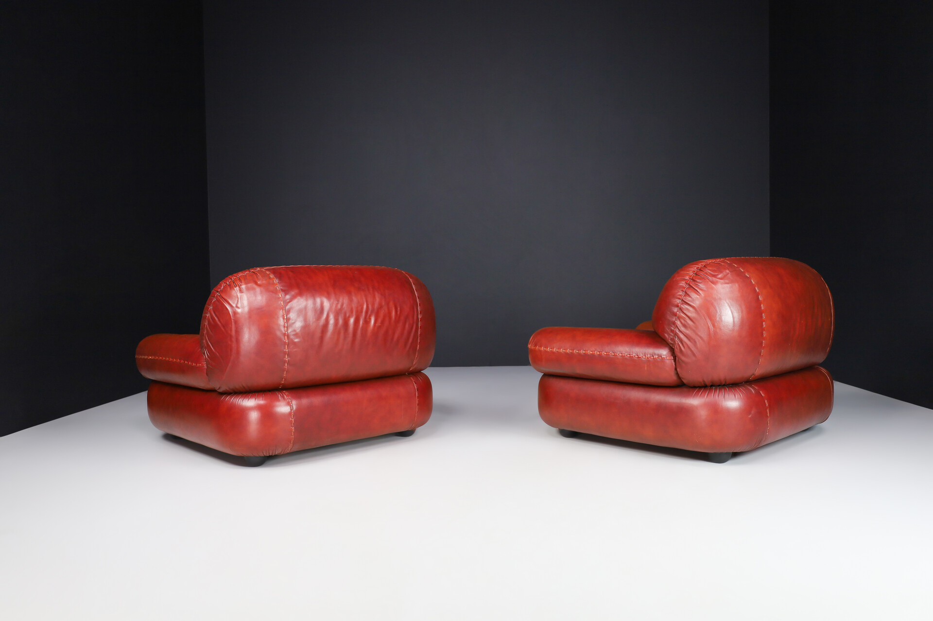Mid century modern Lounge Chairs in Leather by Sapporo for Mobil Girgi, Italy 1970 Late-20th century