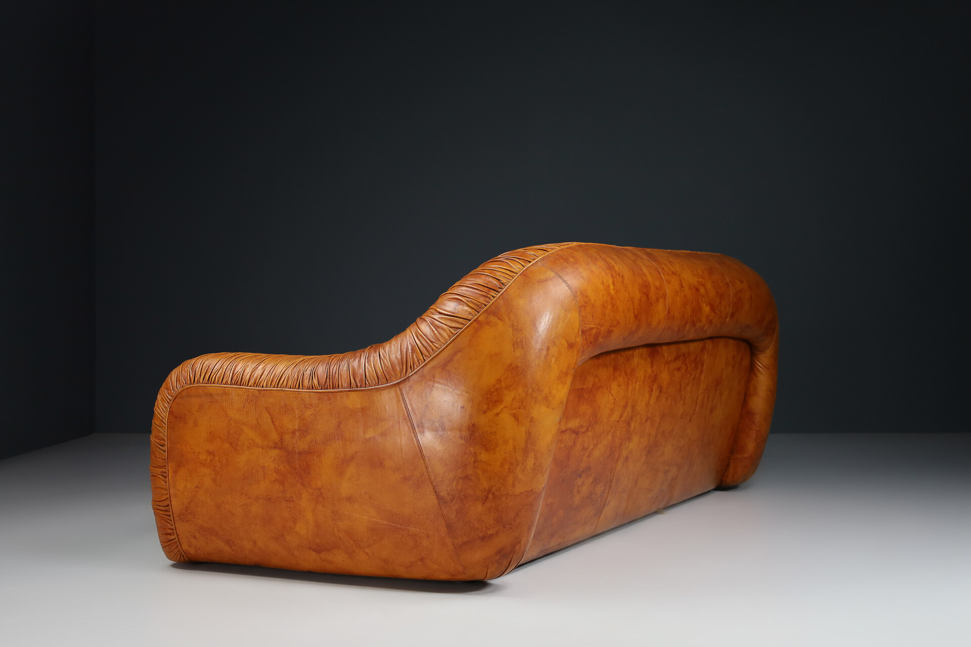Mid century modern Lounge sofa in original brown leather, designed by  George Bighinello for Eurosalotto, model 'Capriccio' Italy 1970s Late-20th  century - Sofas and Benches - Seating - Davidowski