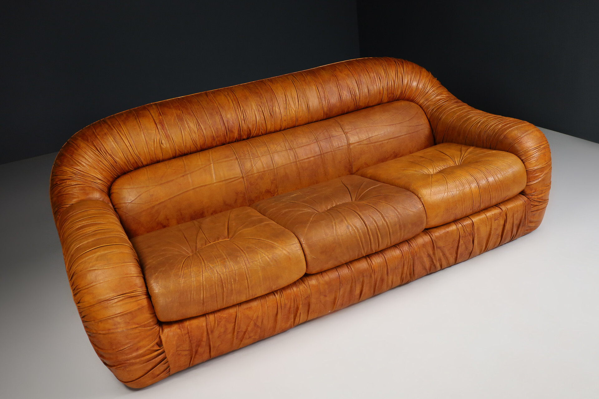 Mid century modern Lounge sofa in original brown leather, designed by  George Bighinello for Eurosalotto, model 'Capriccio' Italy 1970s Late-20th  century - Sofas and Benches - Seating - Davidowski