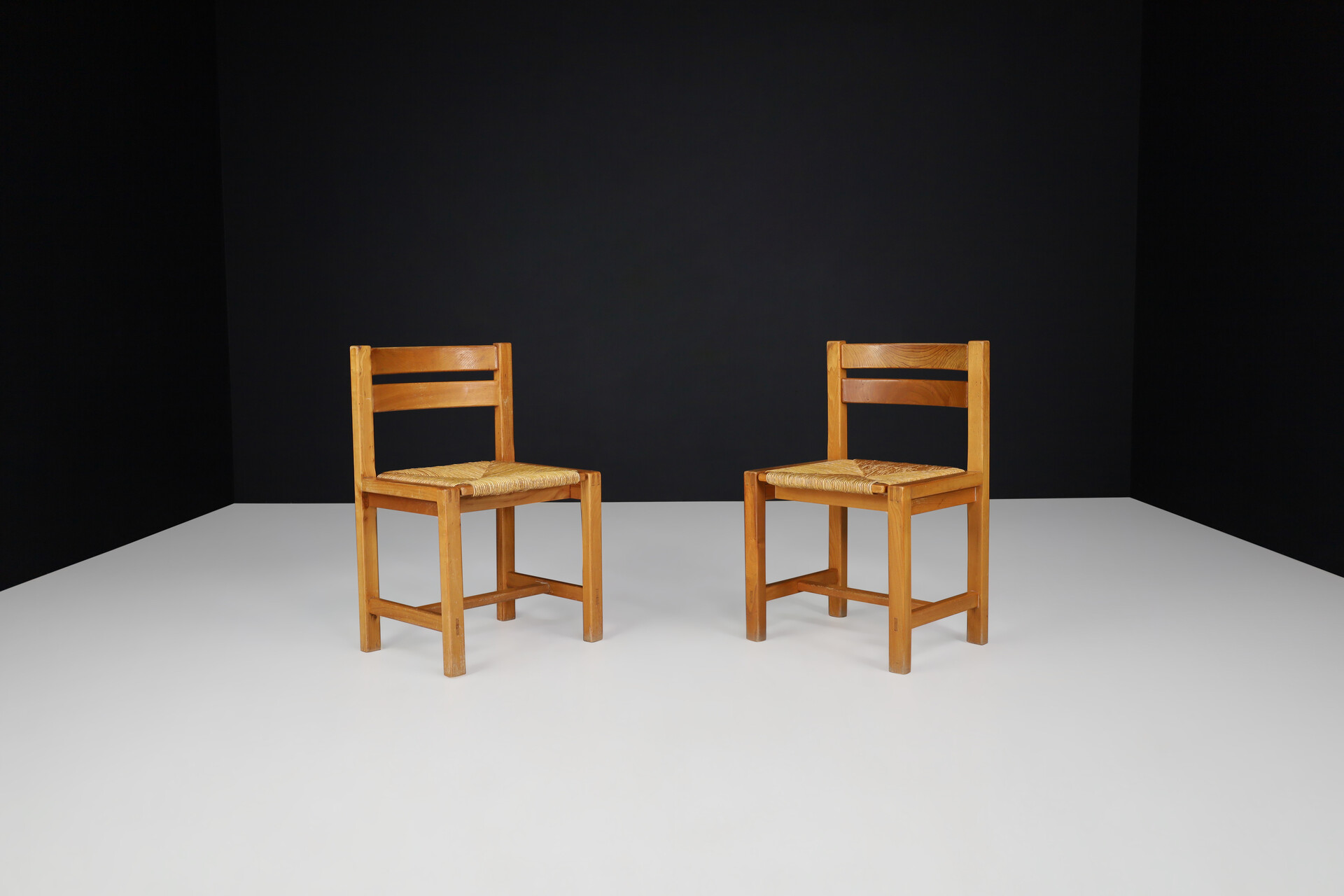 Mid century modern Maison Regain Dining chairs in elm and rush, France 1970s Late-20th century