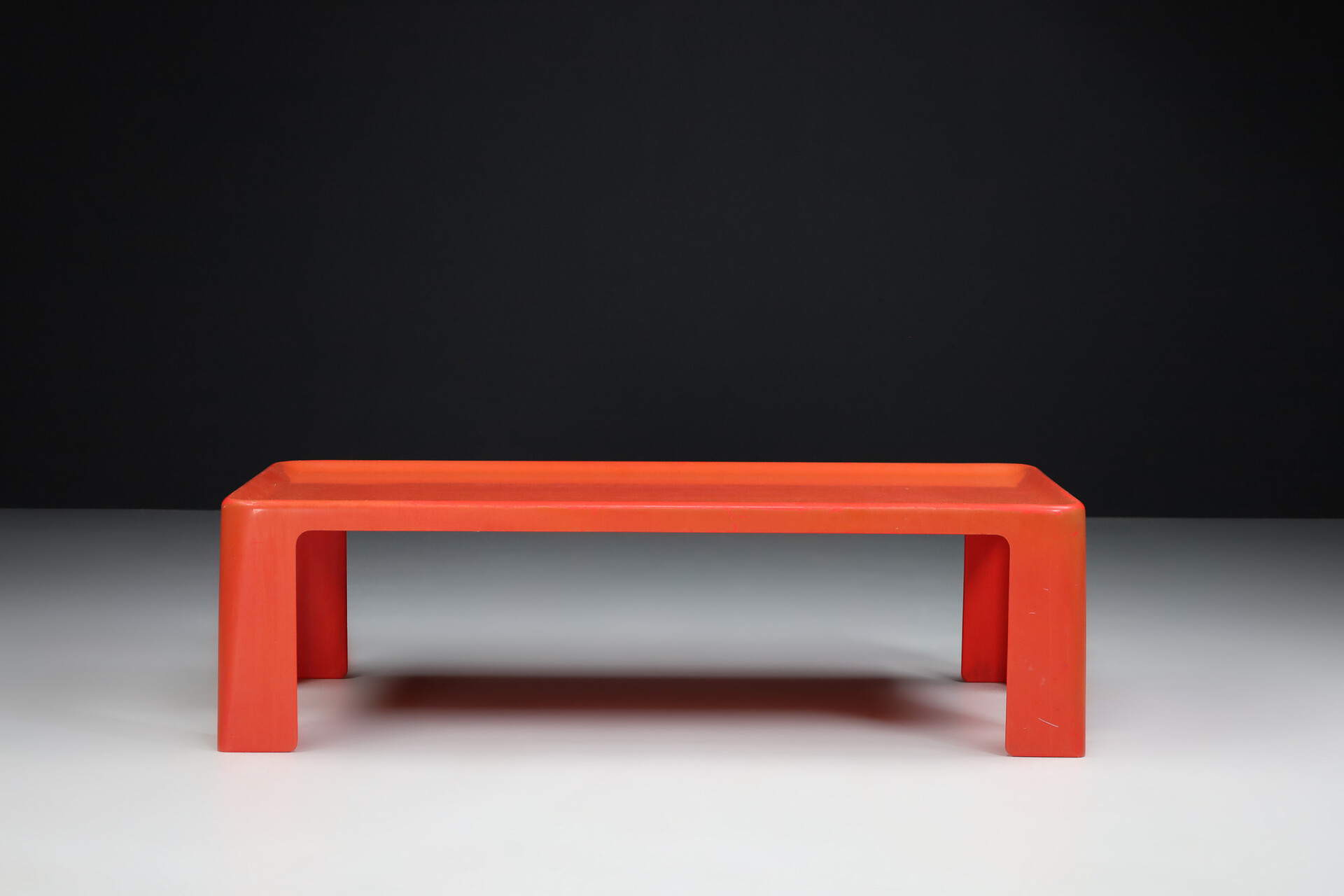 Mid century modern Mario Bellini Fiberglass Amanta Coffee table for B&B Italia,1966 Mid-20th century