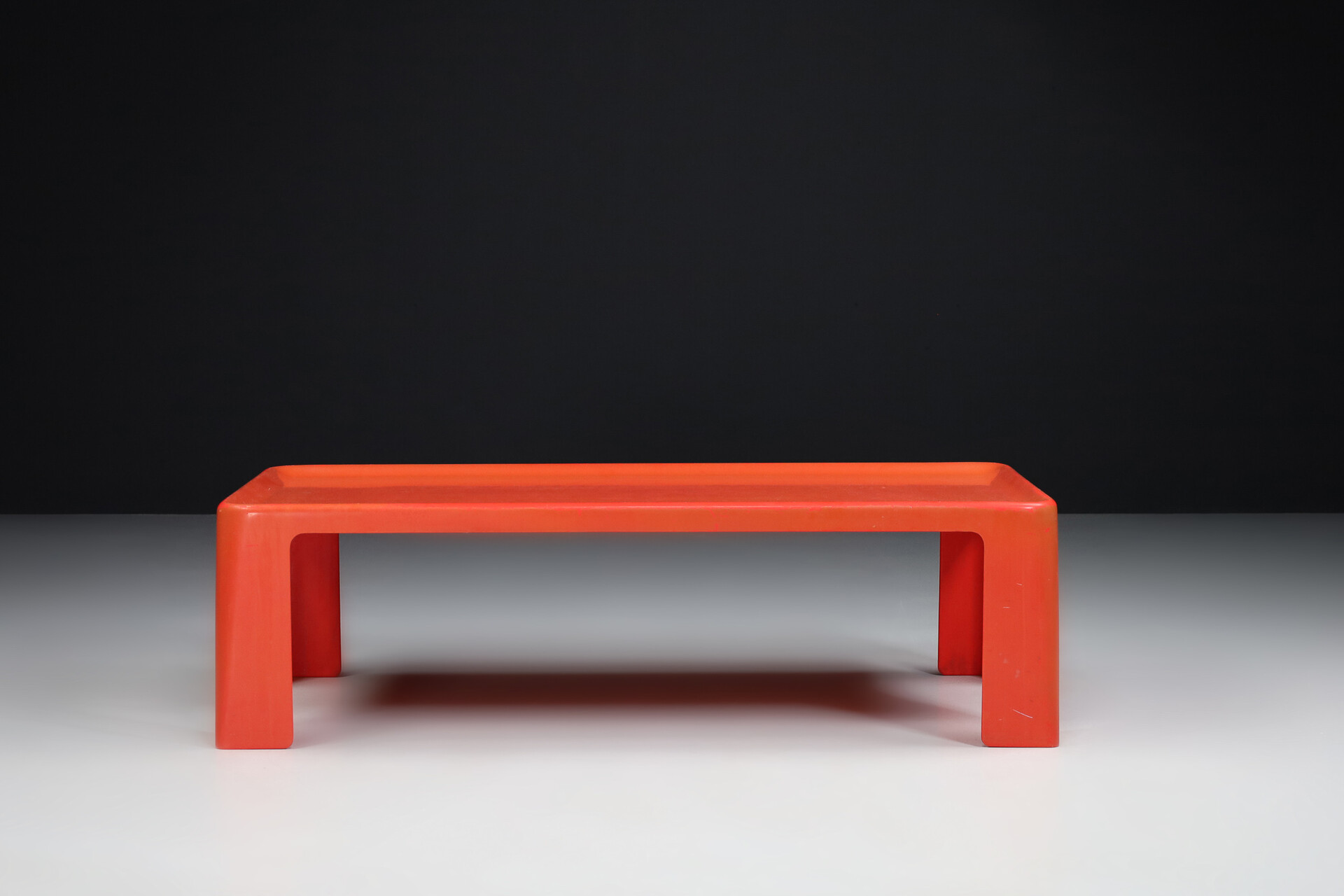 Mid century modern Mario Bellini Fiberglass Amanta Coffee table for B&B Italia,1966 Mid-20th century