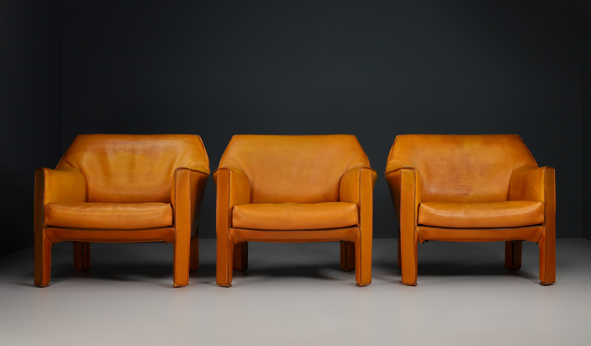 Mid century modern Mario Bellini for Cassina Cab 415 Buffalo Cognac Leather Club Chairs Italy 1980s Mid-20th century