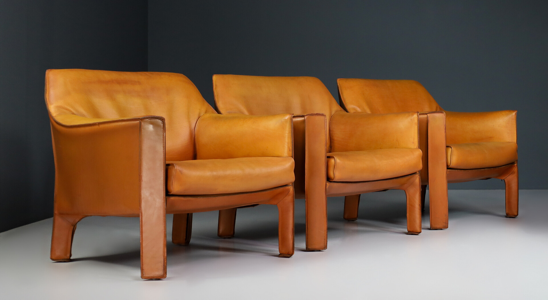 Mid century modern Mario Bellini for Cassina Cab 415 Buffalo Cognac Leather Club Chairs Italy 1980s Mid-20th century