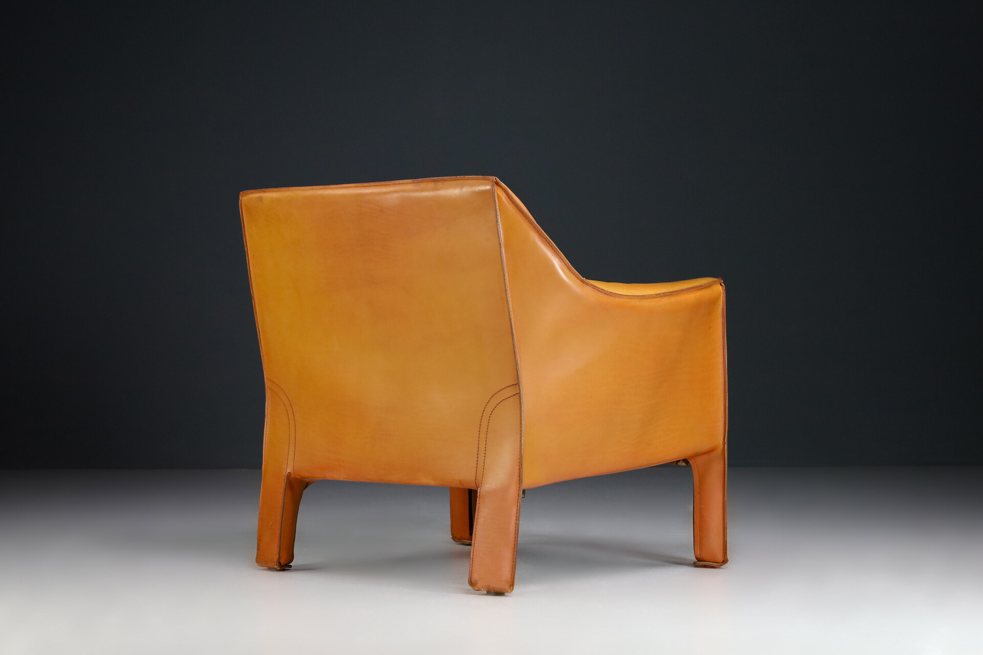 Mid century modern Mario Bellini for Cassina Cab 415 Buffalo Cognac Leather Club Chairs Italy 1980s Mid-20th century