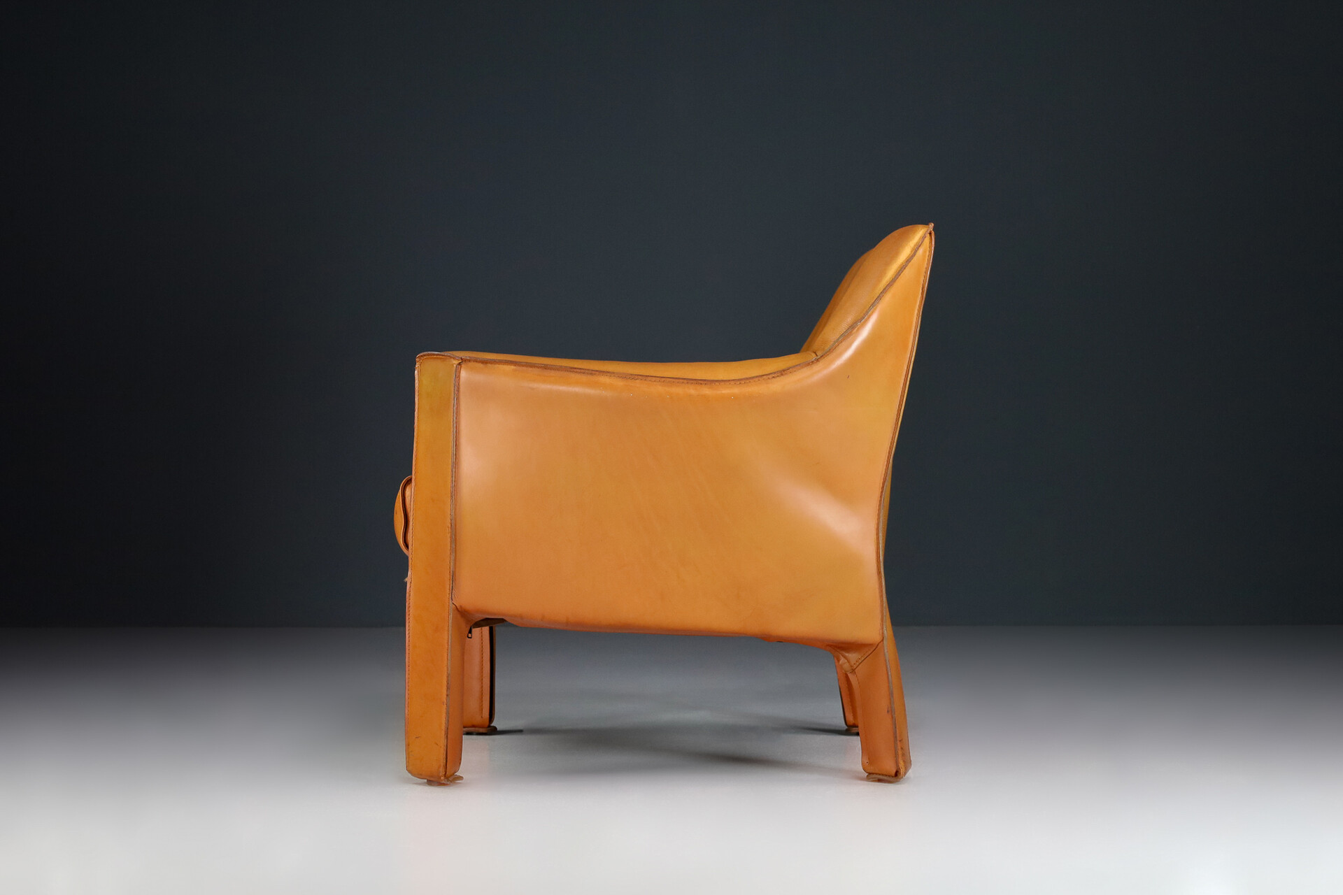 Mid century modern Mario Bellini for Cassina Cab 415 Buffalo Cognac Leather Club Chairs Italy 1980s Mid-20th century
