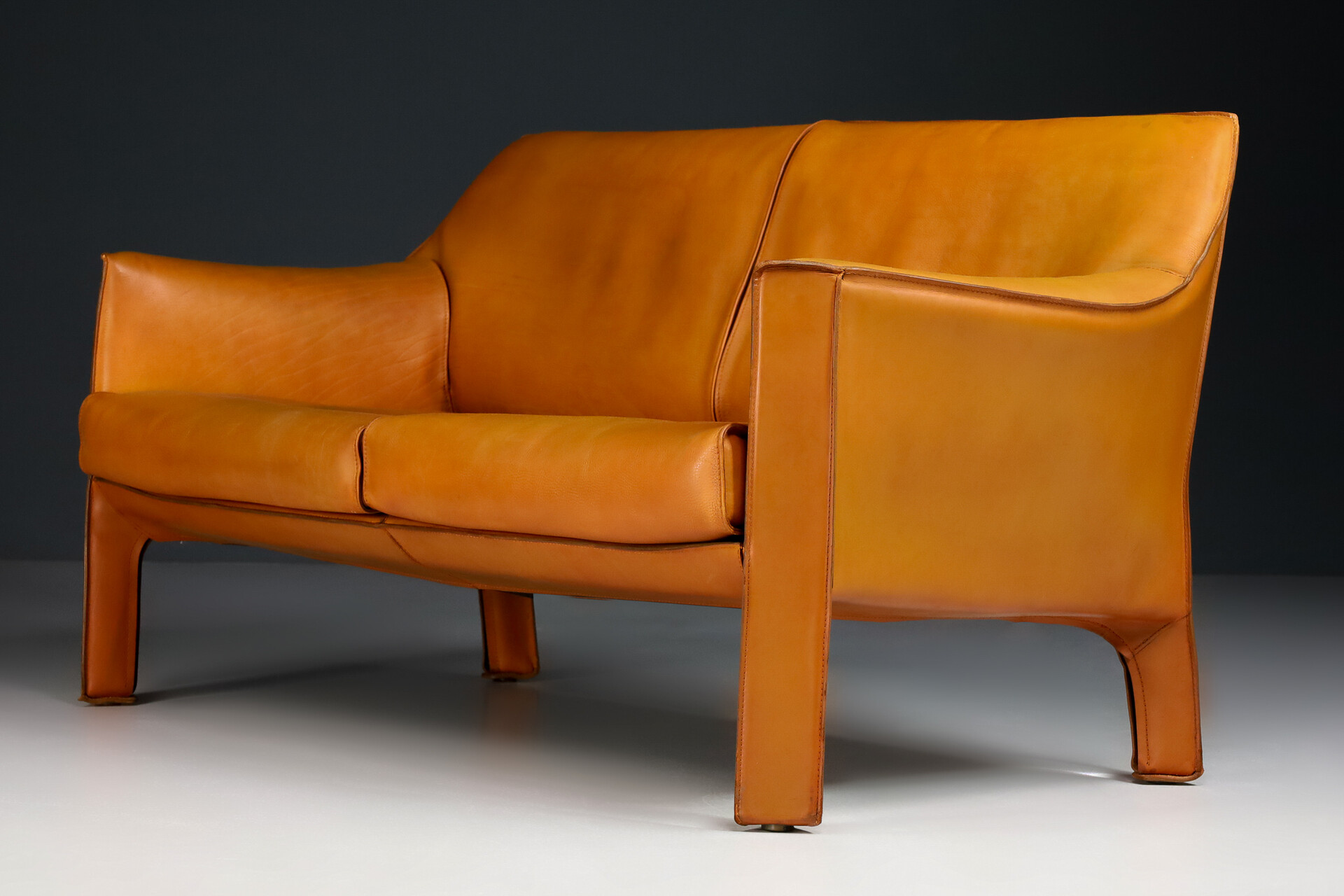 Mid century modern Mario Bellini for Cassina Cab 415 Buffalo Cognac Leather Sofa/Bench Italy, 1980s Mid-20th century