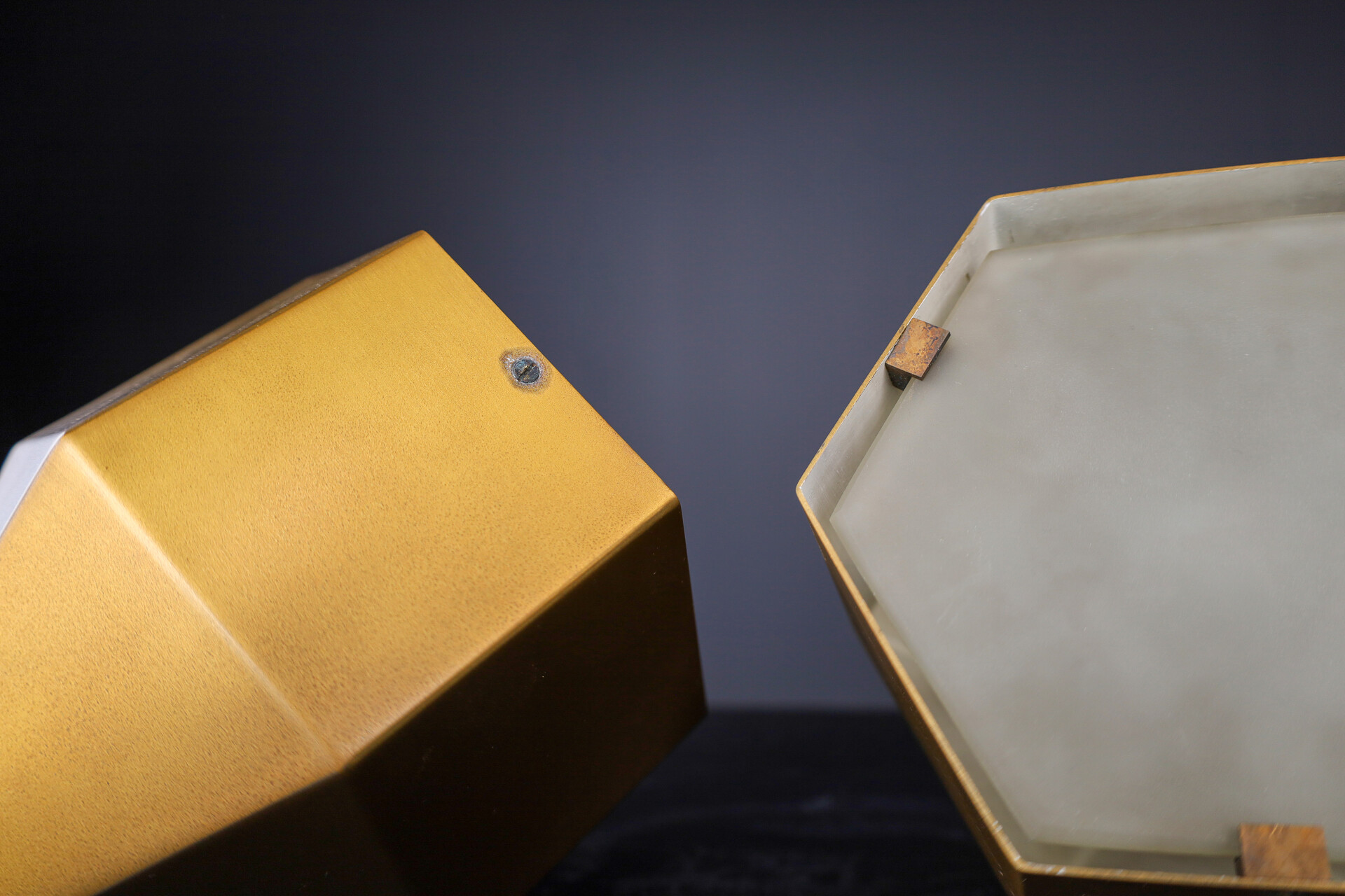 Mid century modern Max Ingrand for Fontana Arte, model 2202 Table Lamps in oxidized brass and etched crystal glass shade, Italy, 1960s Mid-20th century