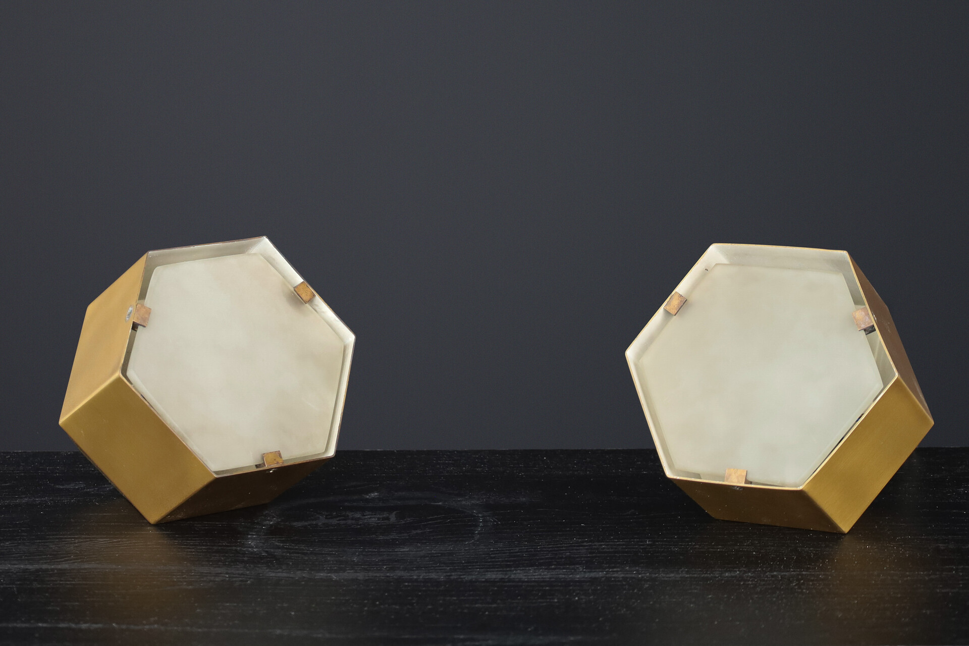 Mid century modern Max Ingrand for Fontana Arte, model 2202 Table Lamps in oxidized brass and etched crystal glass shade, Italy, 1960s Mid-20th century