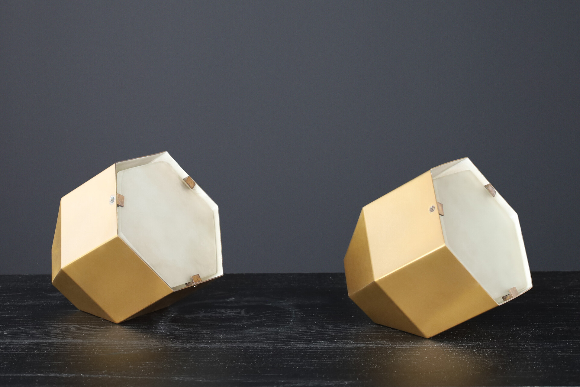 Mid century modern Max Ingrand for Fontana Arte, model 2202 Table Lamps in oxidized brass and etched crystal glass shade, Italy, 1960s Mid-20th century