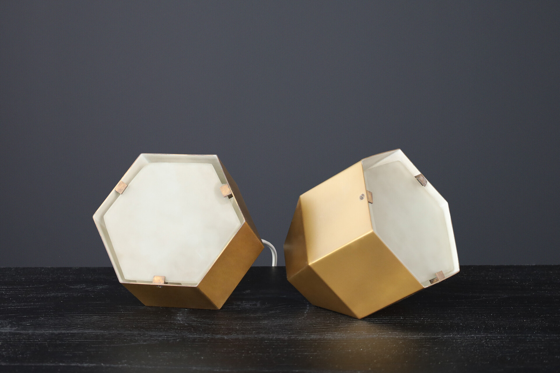 Mid century modern Max Ingrand for Fontana Arte, model 2202 Table Lamps in oxidized brass and etched crystal glass shade, Italy, 1960s Mid-20th century