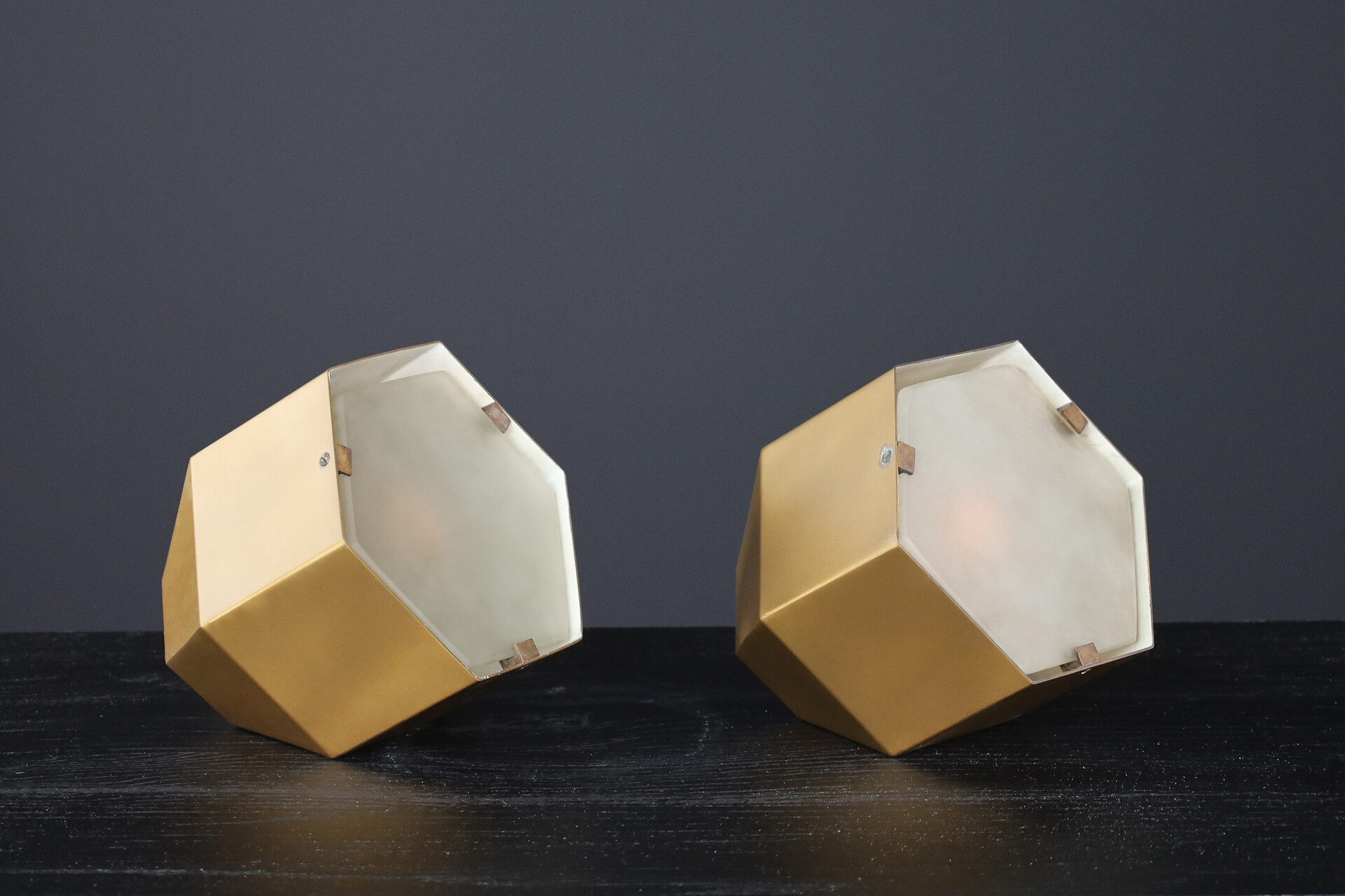 Mid century modern Max Ingrand for Fontana Arte, model 2202 Table Lamps in oxidized brass and etched crystal glass shade, Italy, 1960s Mid-20th century