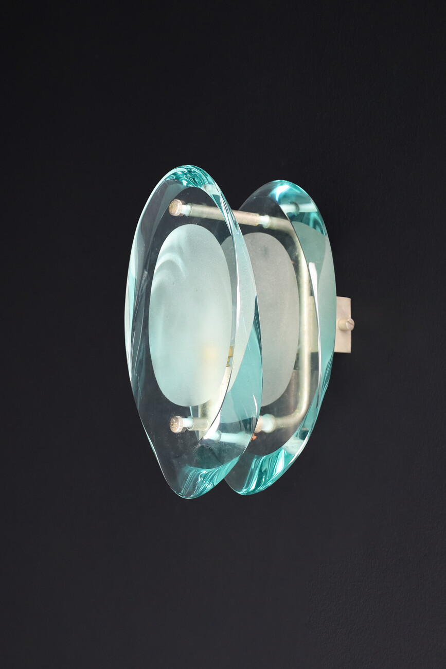 Mid century modern Max Ingrand Pair of two Murano Wall sconces for Fontana Arte Model 2093, Italy 1961. Mid-20th century