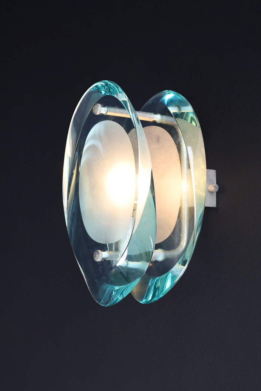 Mid century modern Max Ingrand Pair of two Murano Wall sconces for Fontana Arte Model 2093, Italy 1961. Mid-20th century