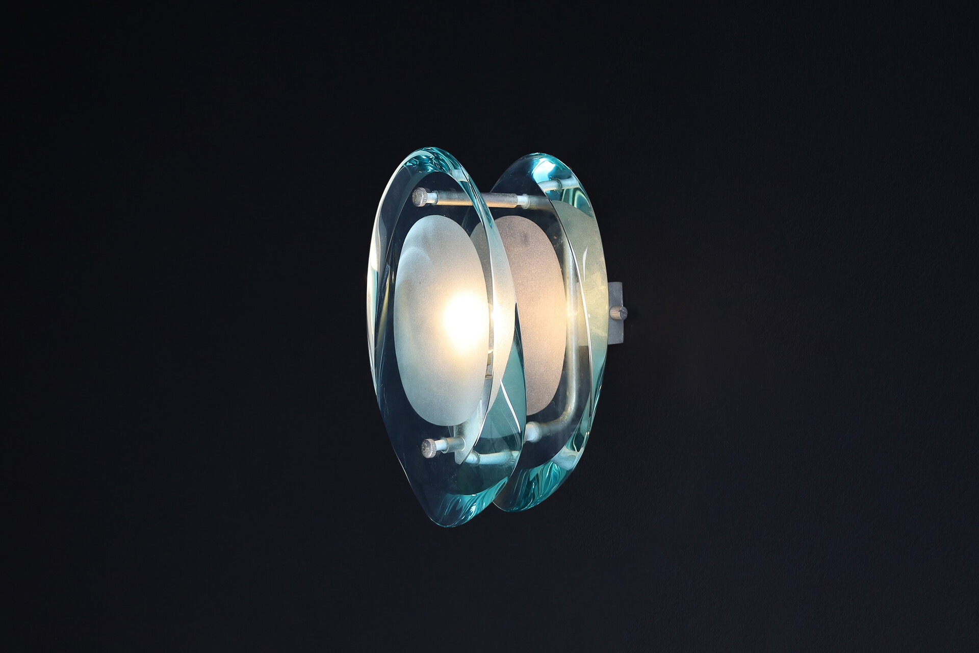 Mid century modern Max Ingrand Pair of two Murano Wall sconces for Fontana Arte Model 2093, Italy 1961. Mid-20th century