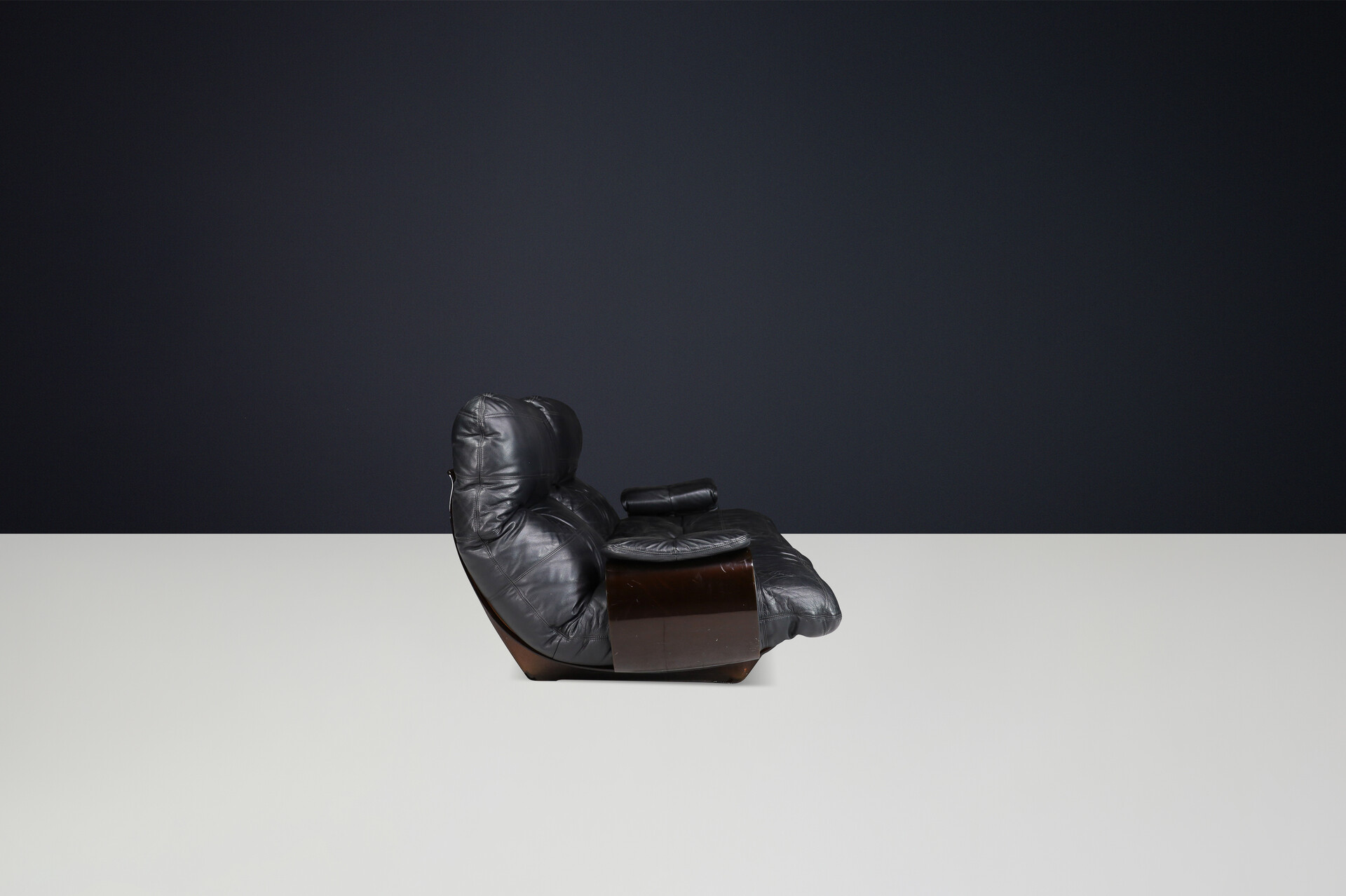 Mid century modern Michel Ducaroy Marsala lounge sofa in Black leather Ligne Roset France 1970s Late-20th century