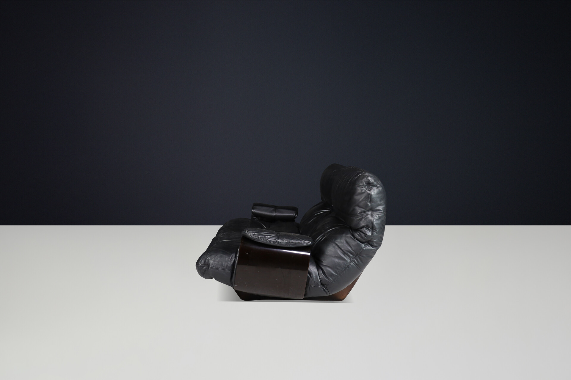 Mid century modern Michel Ducaroy Marsala lounge sofa in Black leather Ligne Roset France 1970s Late-20th century