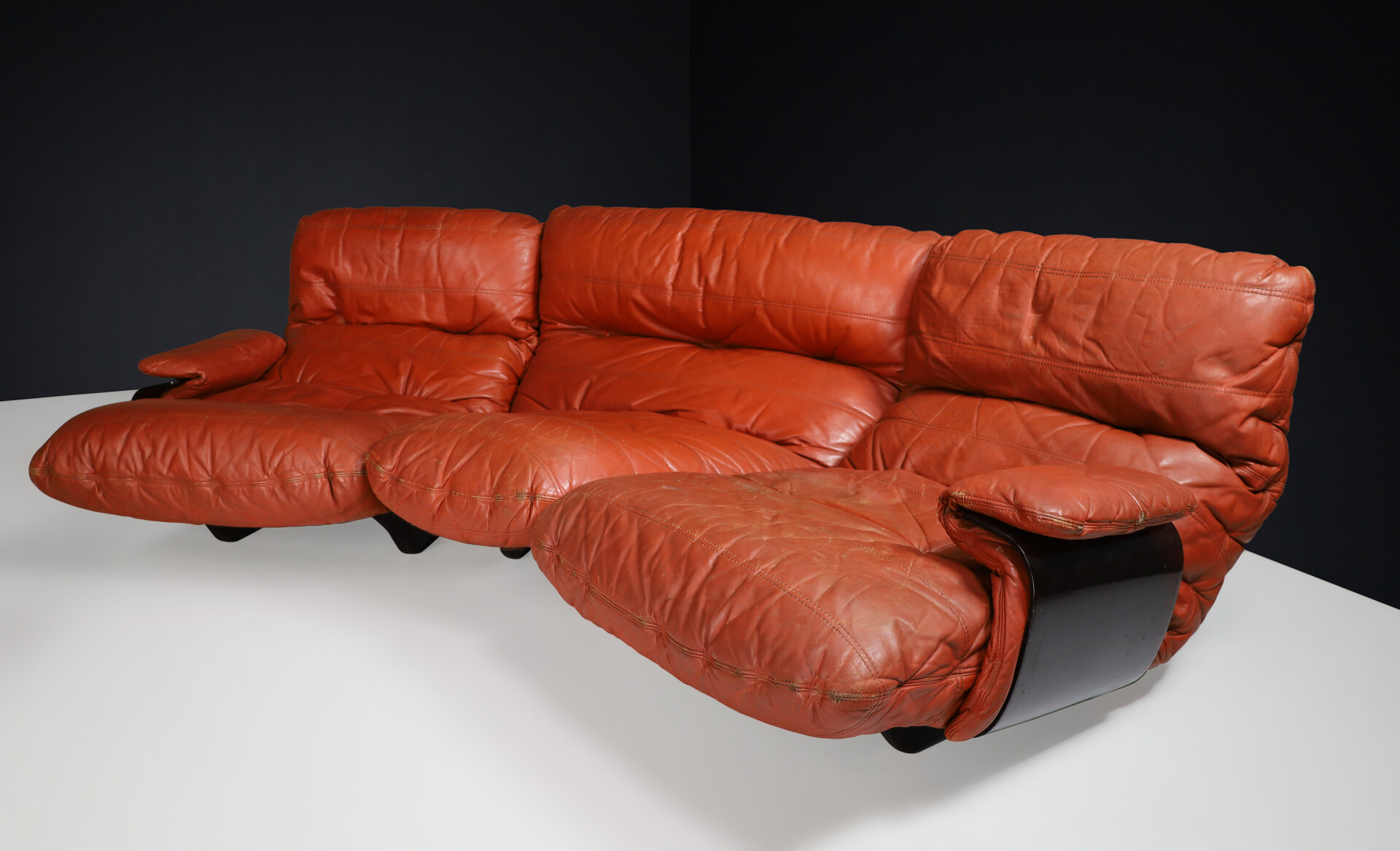 Mid century modern Michel Ducaroy Marsala Lounge Sofa set/5 In Patinated Leather Ligne Roset France 1970 Mid-20th century