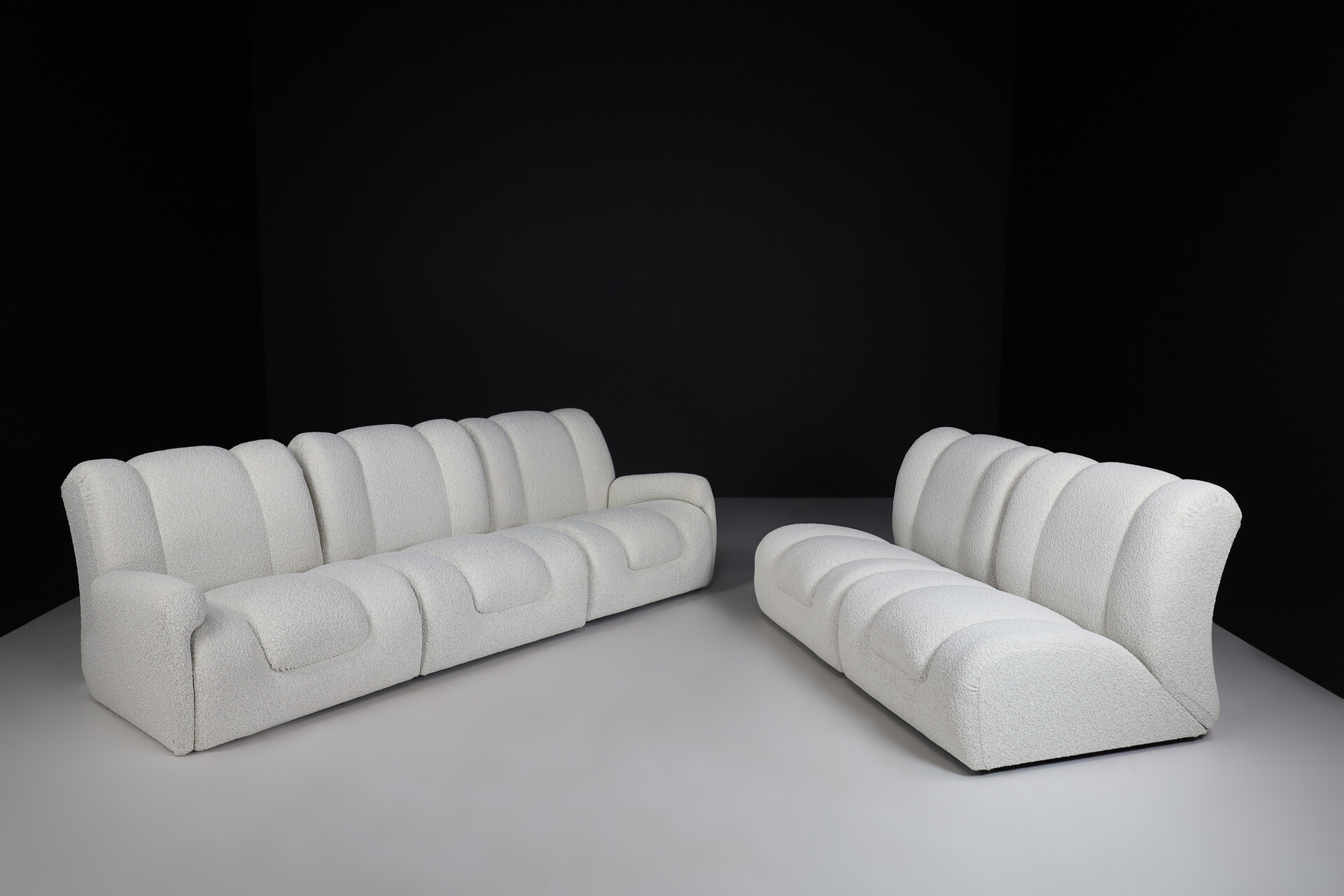 Mid century modern Modular lounge sofa / chairs in new bouclé fabric, italy 1970s Late-20th century
