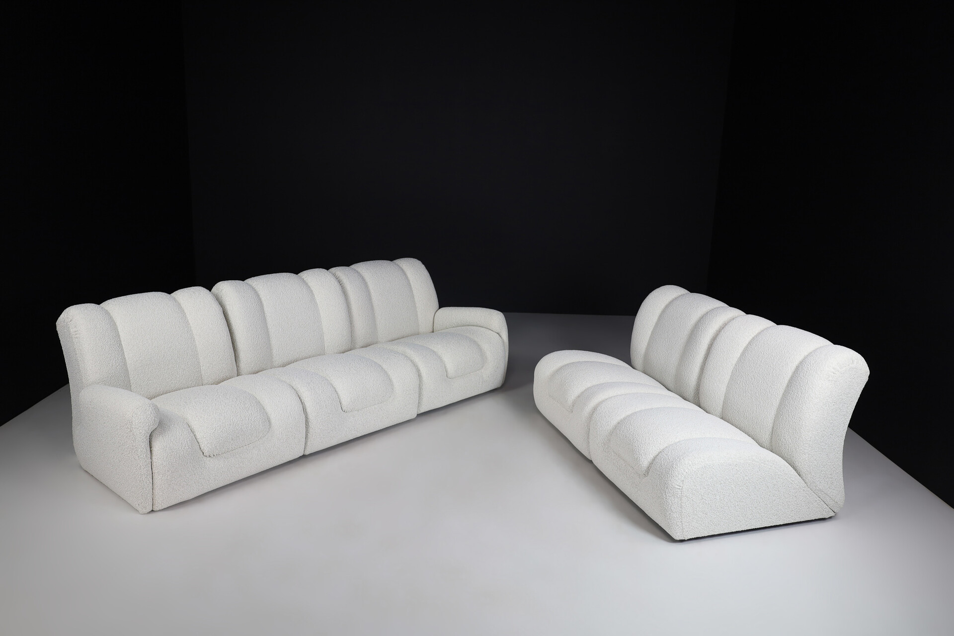 Mid century modern Modular lounge sofa / chairs in new bouclé fabric, italy 1970s Late-20th century
