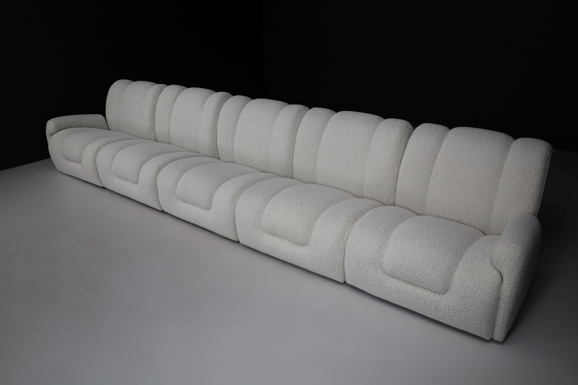Mid century modern Modular lounge sofa / chairs in new bouclé fabric, italy 1970s Late-20th century