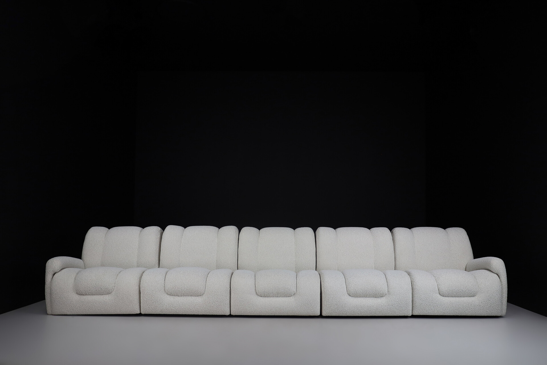 Mid century modern Modular lounge sofa / chairs in new bouclé fabric, italy 1970s Late-20th century