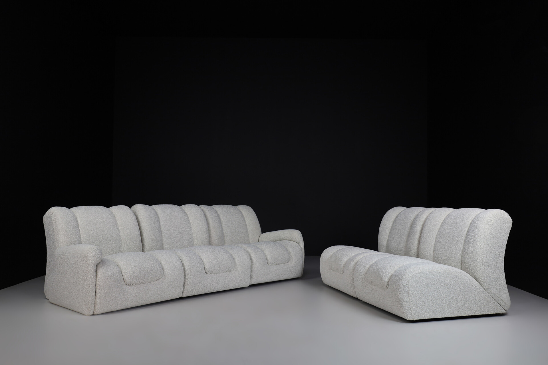 Mid century modern Modular lounge sofa / chairs in new bouclé fabric, italy 1970s Late-20th century