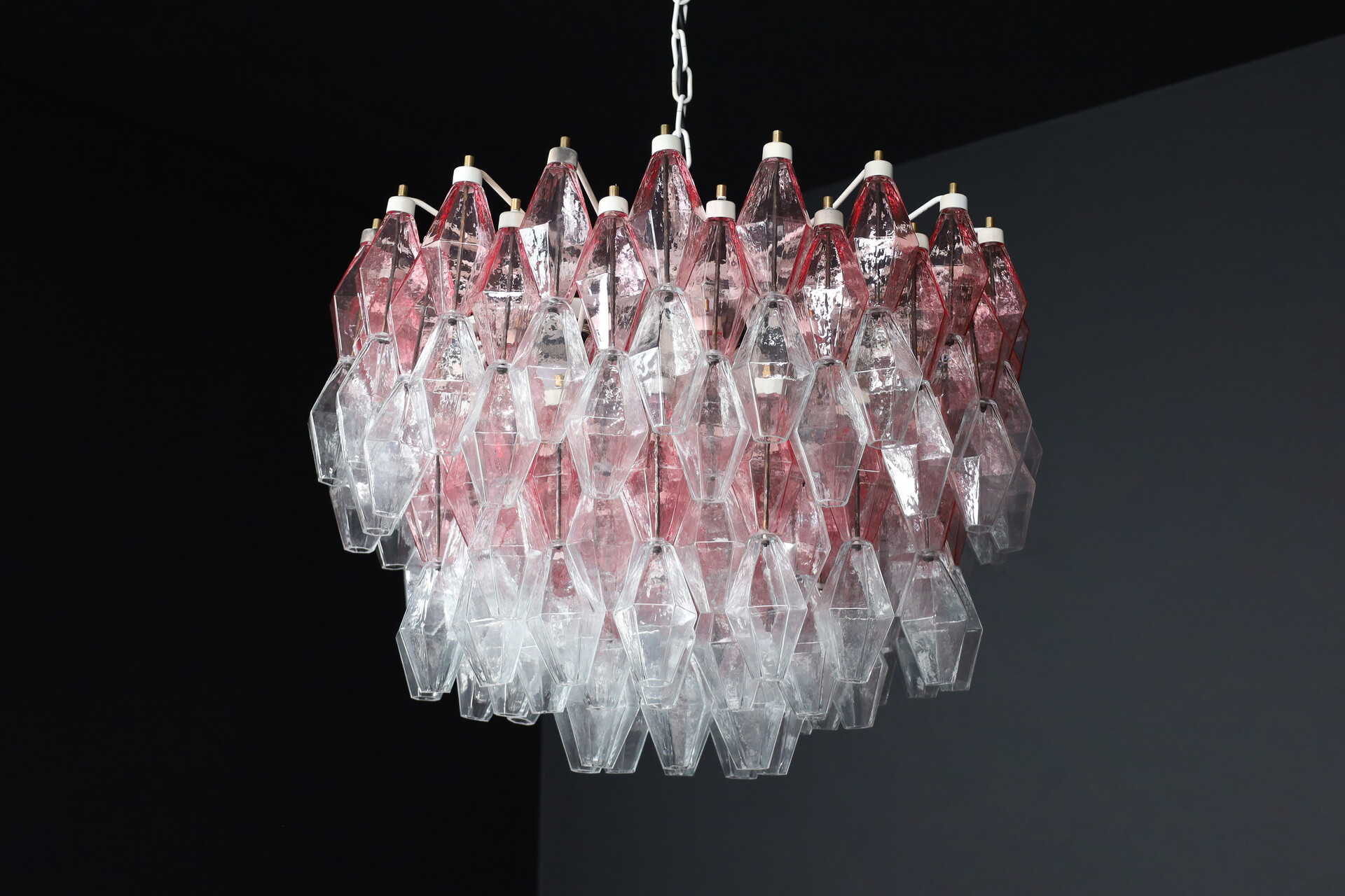 Mid century modern Murano Poliedri Chandelier In Pink Murano Glass Carlo Scarpa / Venini , Italy 1960 Mid-20th century