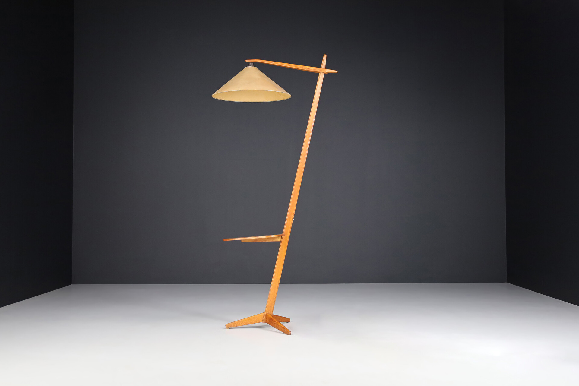 Mid century modern Oak floor lamp by Krasna Jizba, CZ 1950 Mid-20th century