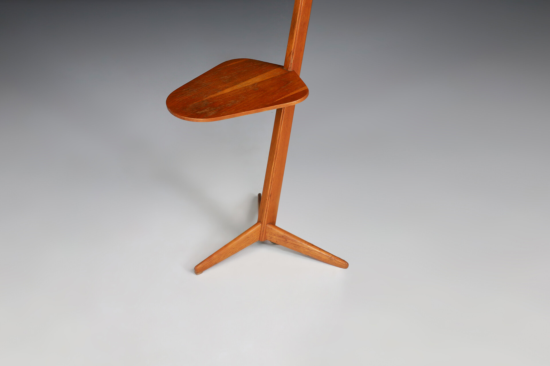 Mid century modern Oak floor lamp by Krasna Jizba, CZ 1950 Mid-20th century