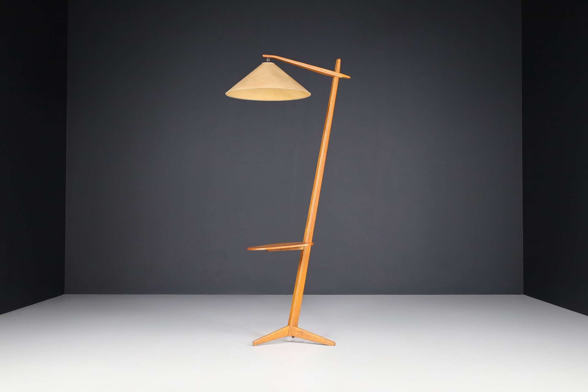 Mid century modern Oak floor lamp by Krasna Jizba, CZ 1950 Mid-20th century
