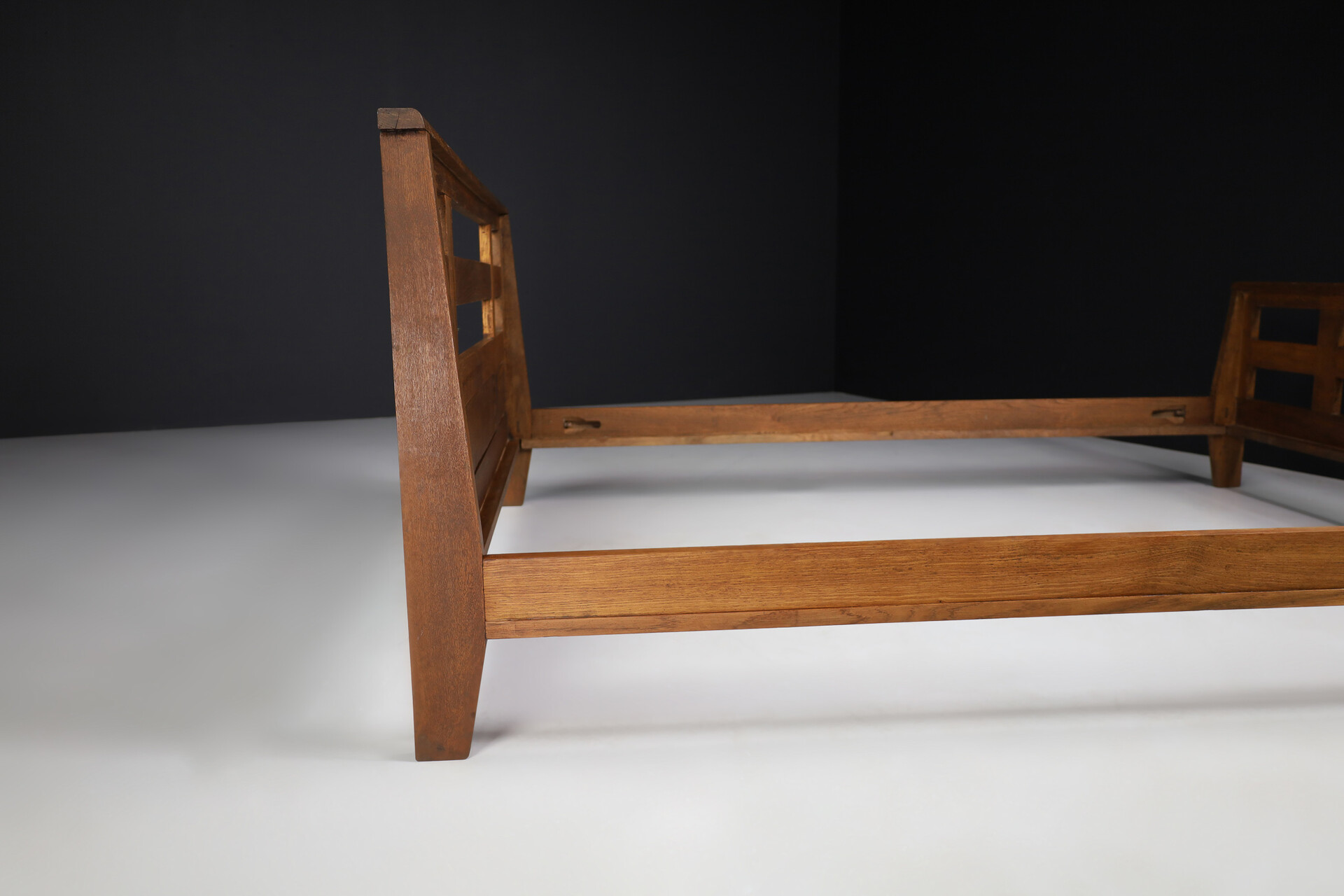 Mid century modern Oak Reconstruction bed in oak By René Gabriel, France, 1940's Mid-20th century