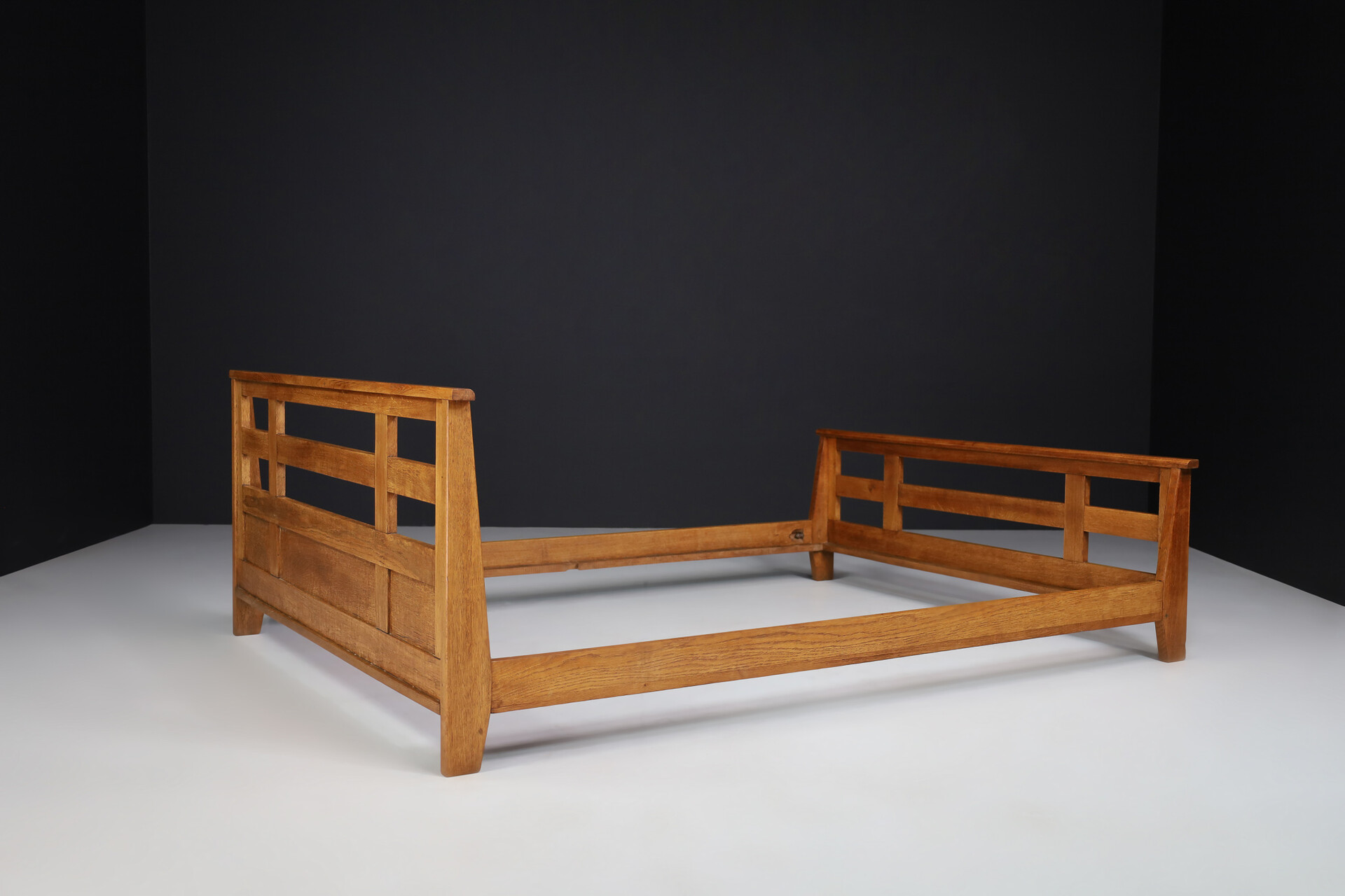 Mid century modern Oak Reconstruction bed in oak By René Gabriel, France, 1940's Mid-20th century