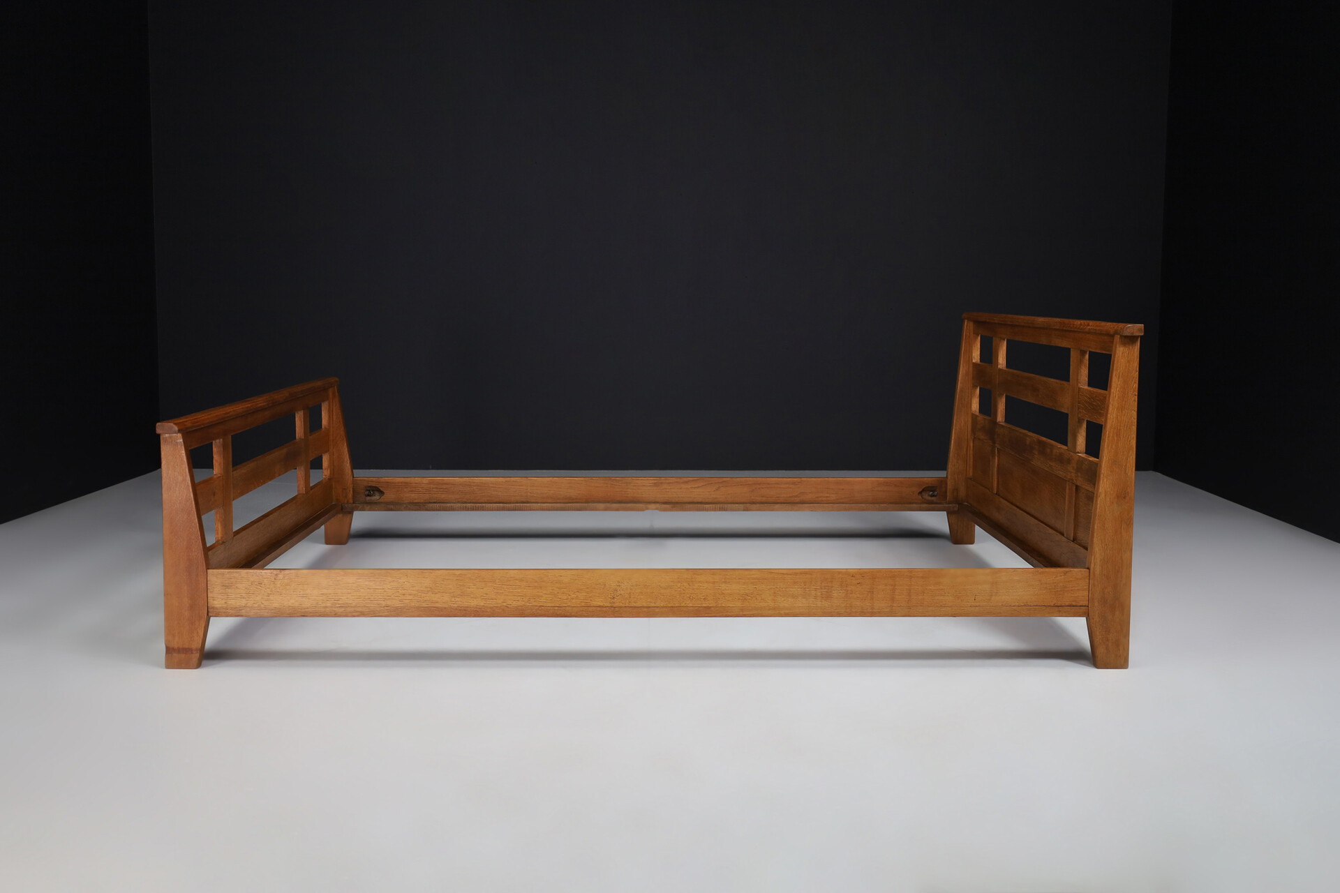 Mid century modern Oak Reconstruction bed in oak By René Gabriel, France, 1940's Mid-20th century