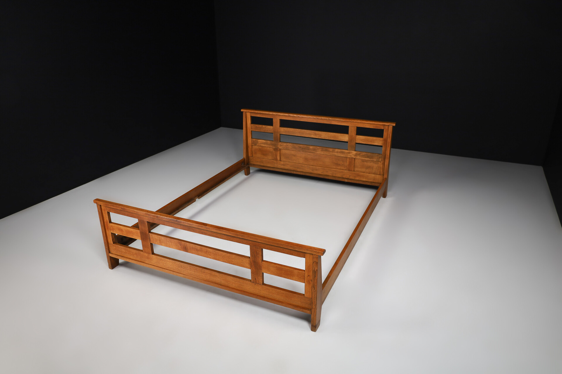 Mid century modern Oak Reconstruction bed in oak By René Gabriel, France, 1940's Mid-20th century