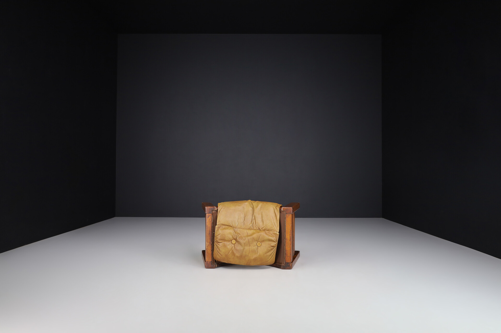 Mid century modern Olive green Leather And Wood ottoman, Italy 1960s Mid-20th century