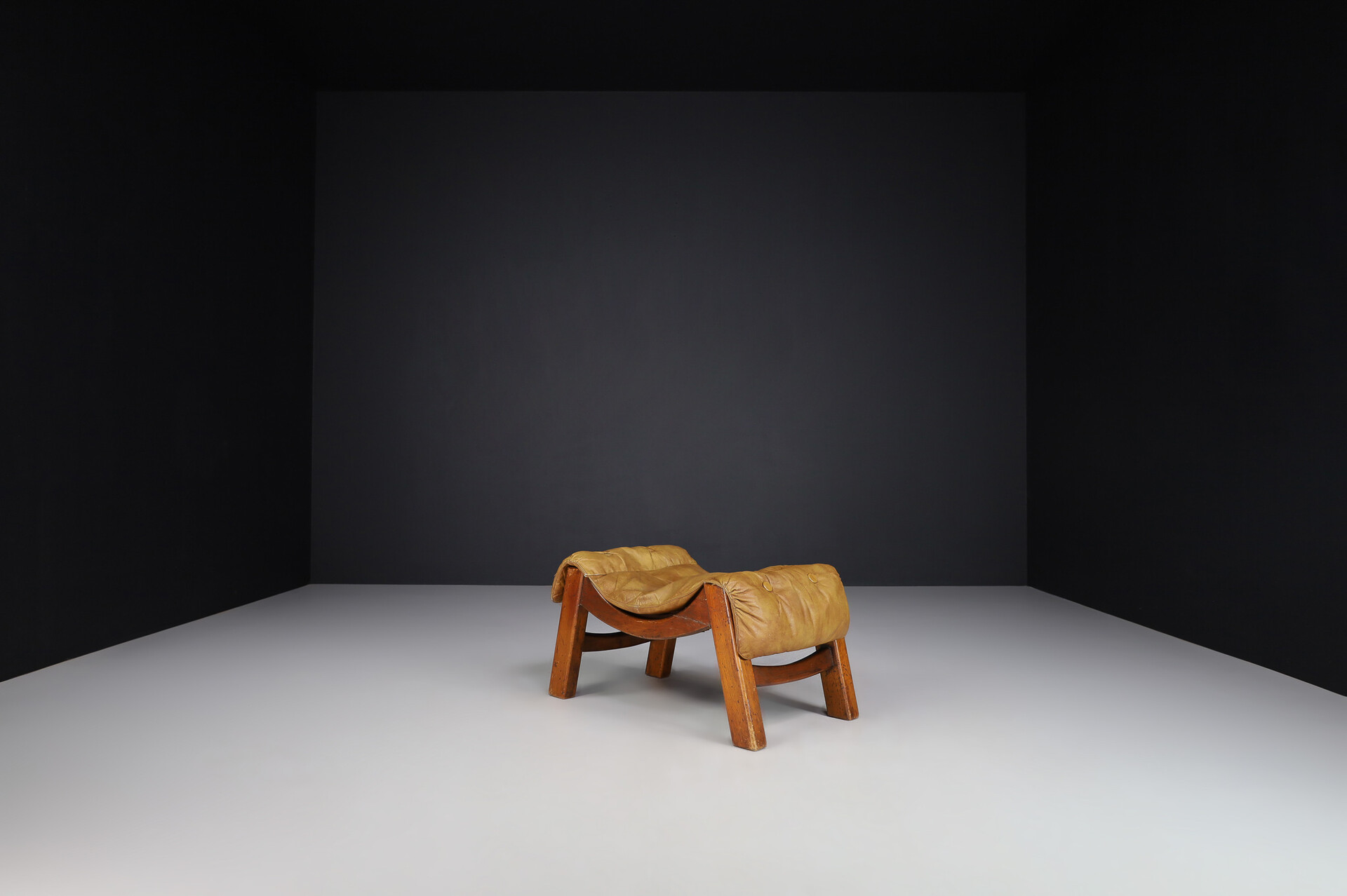 Mid century modern Olive green Leather And Wood ottoman, Italy 1960s Mid-20th century