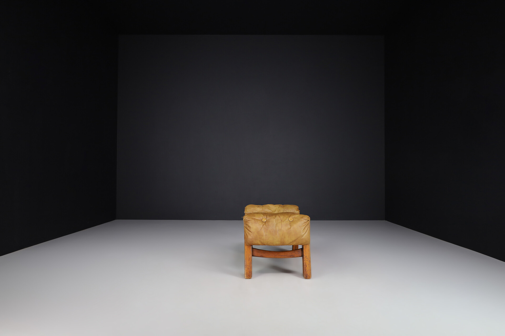 Mid century modern Olive green Leather And Wood ottoman, Italy 1960s Mid-20th century