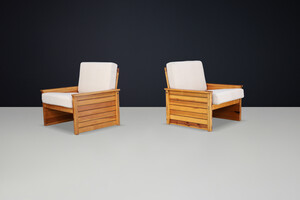 Mid century modern Pair of 1960s French Lounge Chairs in Solid Pine with New Cream Bouclé Upholstery Mid-20th century
