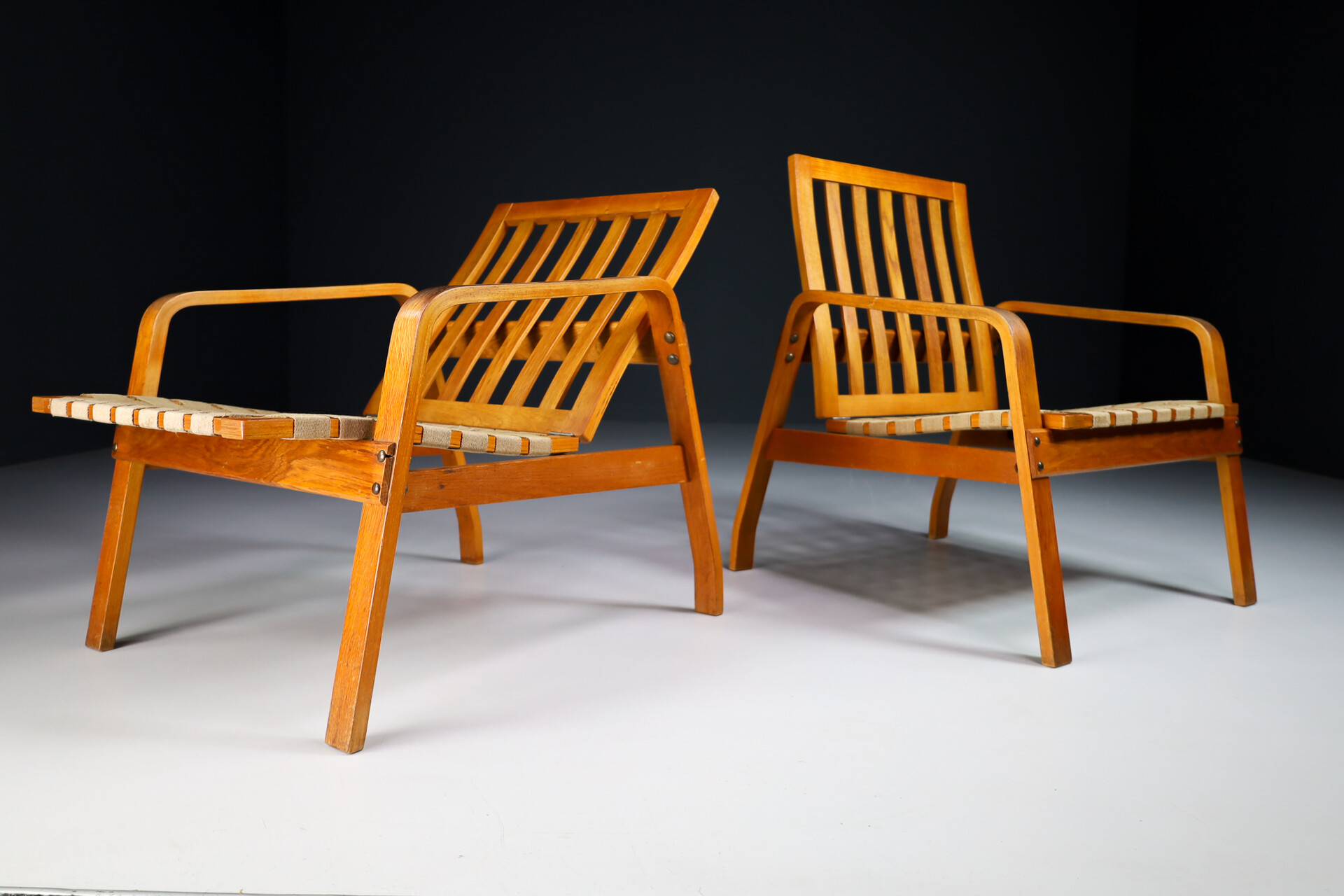 Mid century modern Pair of Adjustable Lounge Chairs in Oak / Bentwood and Canvas Straps France 1950s Mid-20th century