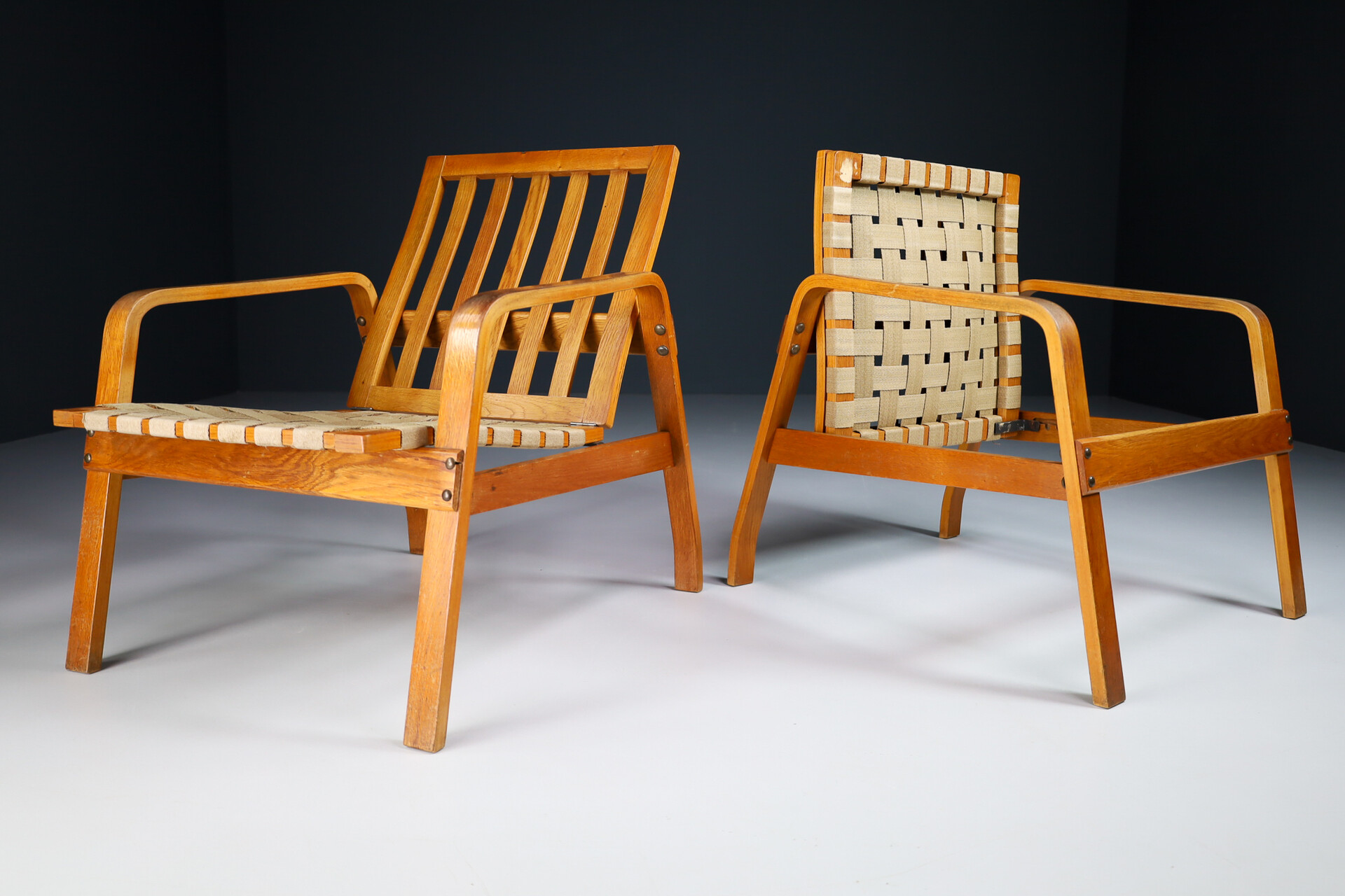 Mid century modern Pair of Adjustable Lounge Chairs in Oak / Bentwood and Canvas Straps France 1950s Mid-20th century