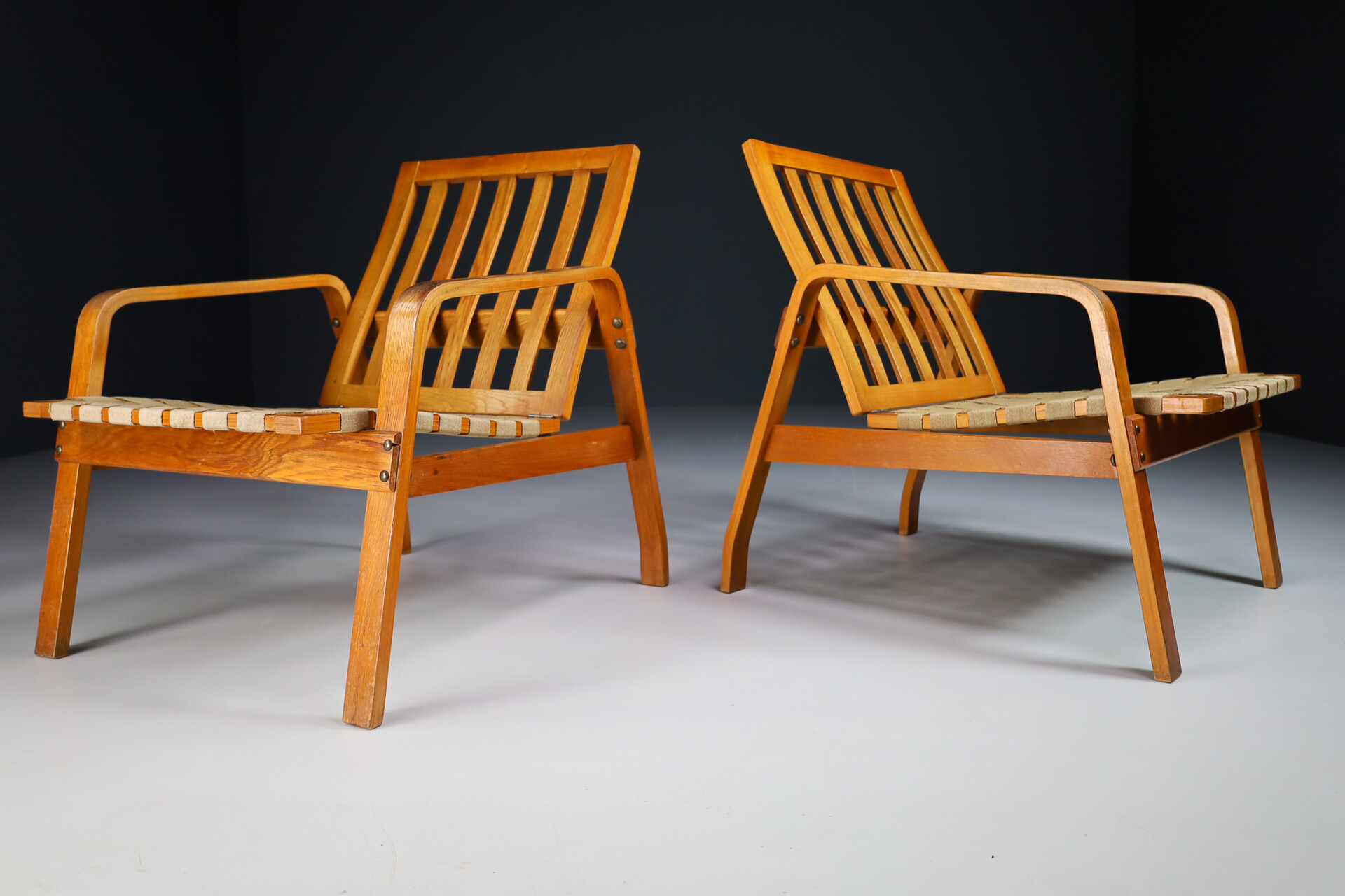 Mid century modern Pair of Adjustable Lounge Chairs in Oak / Bentwood and Canvas Straps France 1950s Mid-20th century