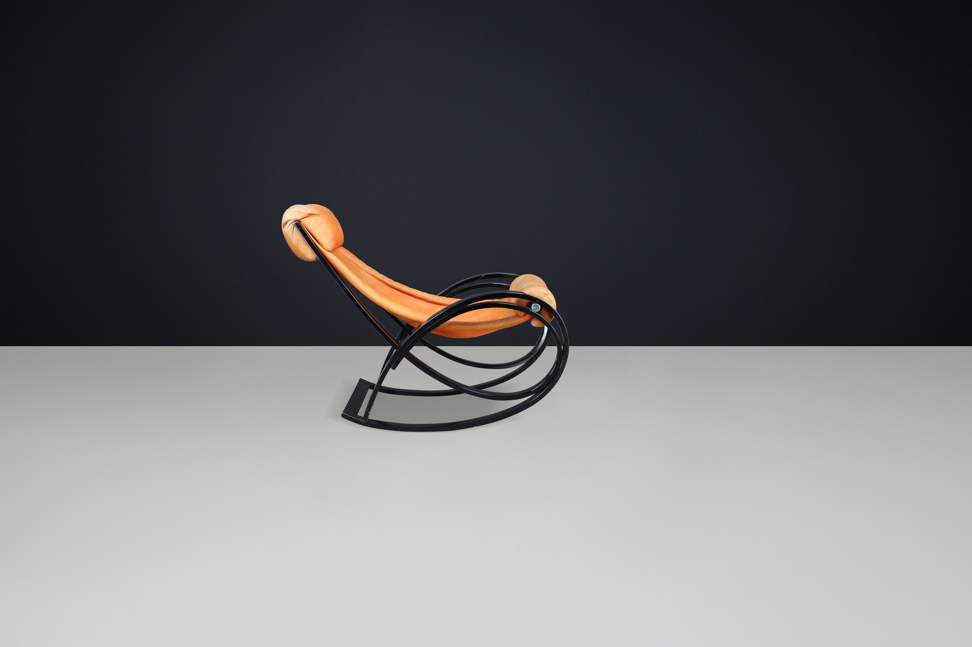 Mid century modern Patinated Cognac Leather Sgarsul Rocking Chair, Gae Aulenti for Poltronova, Italy 1962 Mid-20th century