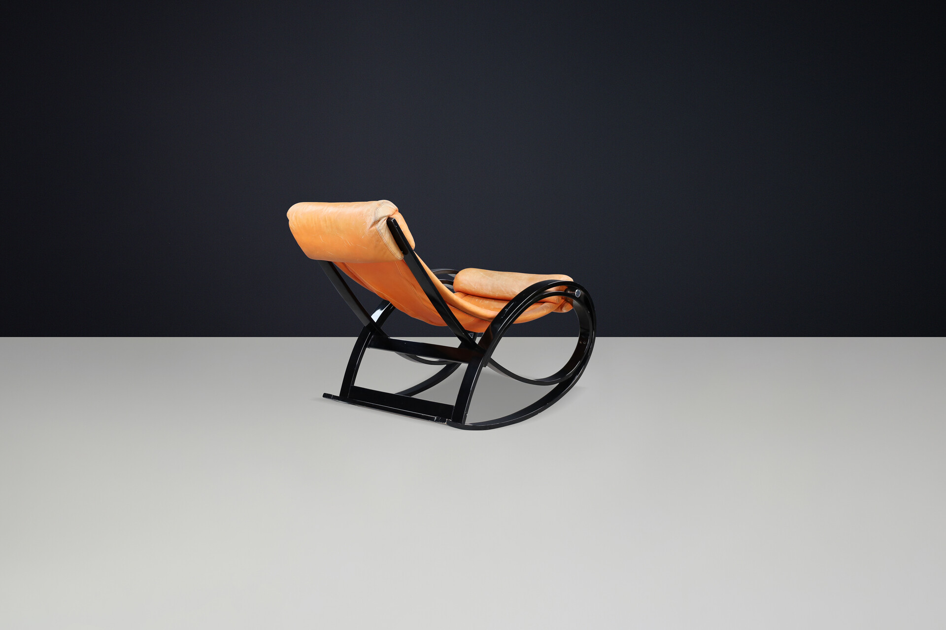 Mid century modern Patinated Cognac Leather Sgarsul Rocking Chair, Gae Aulenti for Poltronova, Italy 1962 Mid-20th century