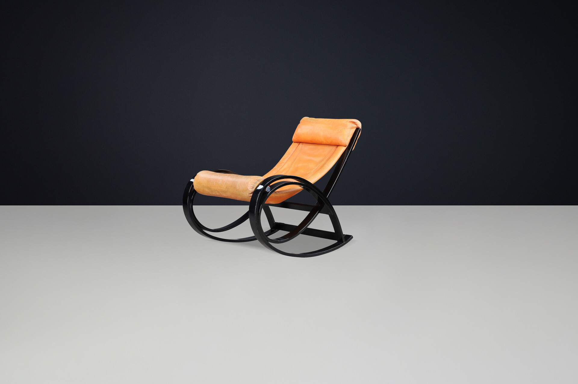 Mid century modern Patinated Cognac Leather Sgarsul Rocking Chair, Gae Aulenti for Poltronova, Italy 1962 Mid-20th century