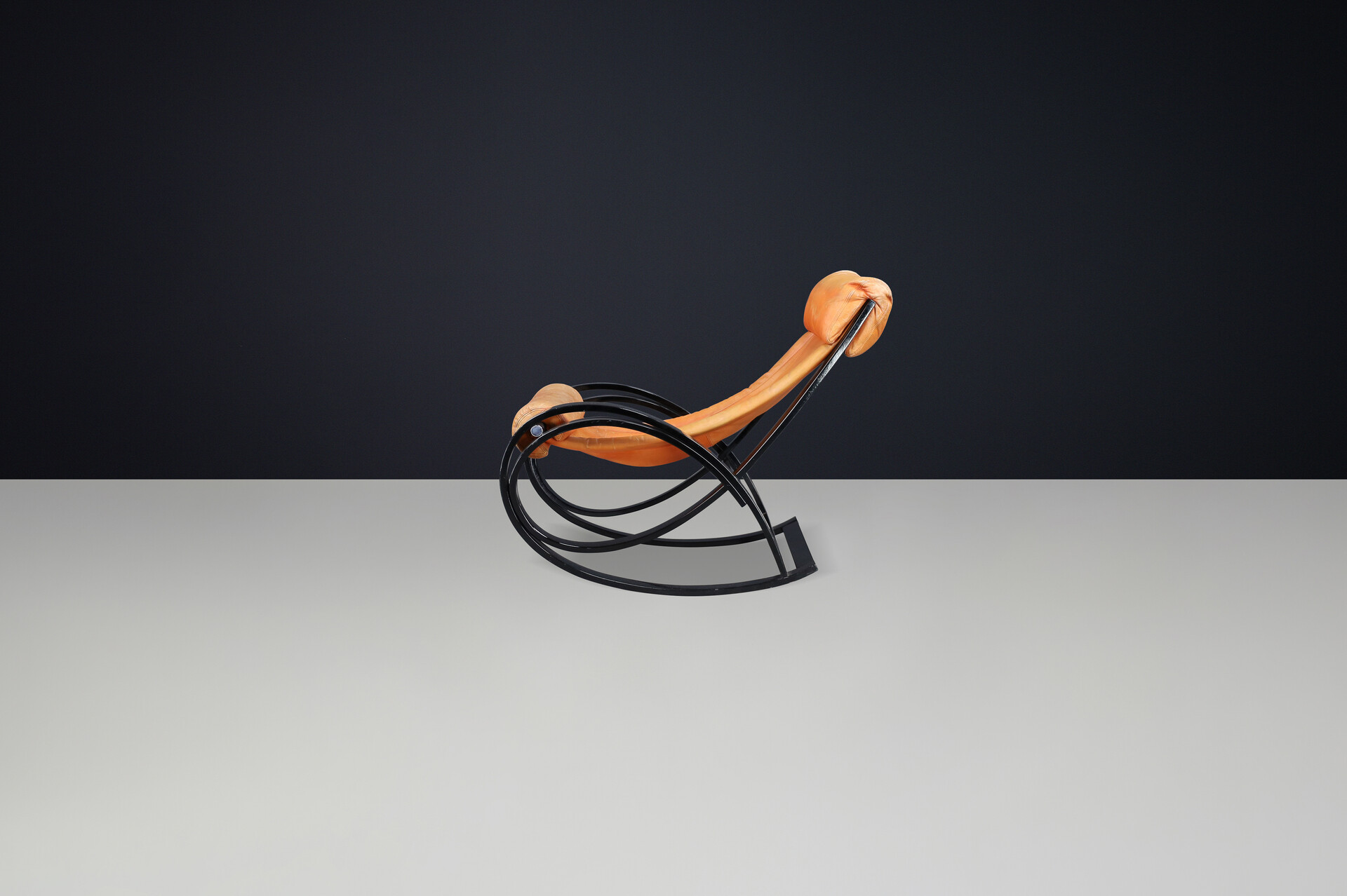 Mid century modern Patinated Cognac Leather Sgarsul Rocking Chair, Gae Aulenti for Poltronova, Italy 1962 Mid-20th century