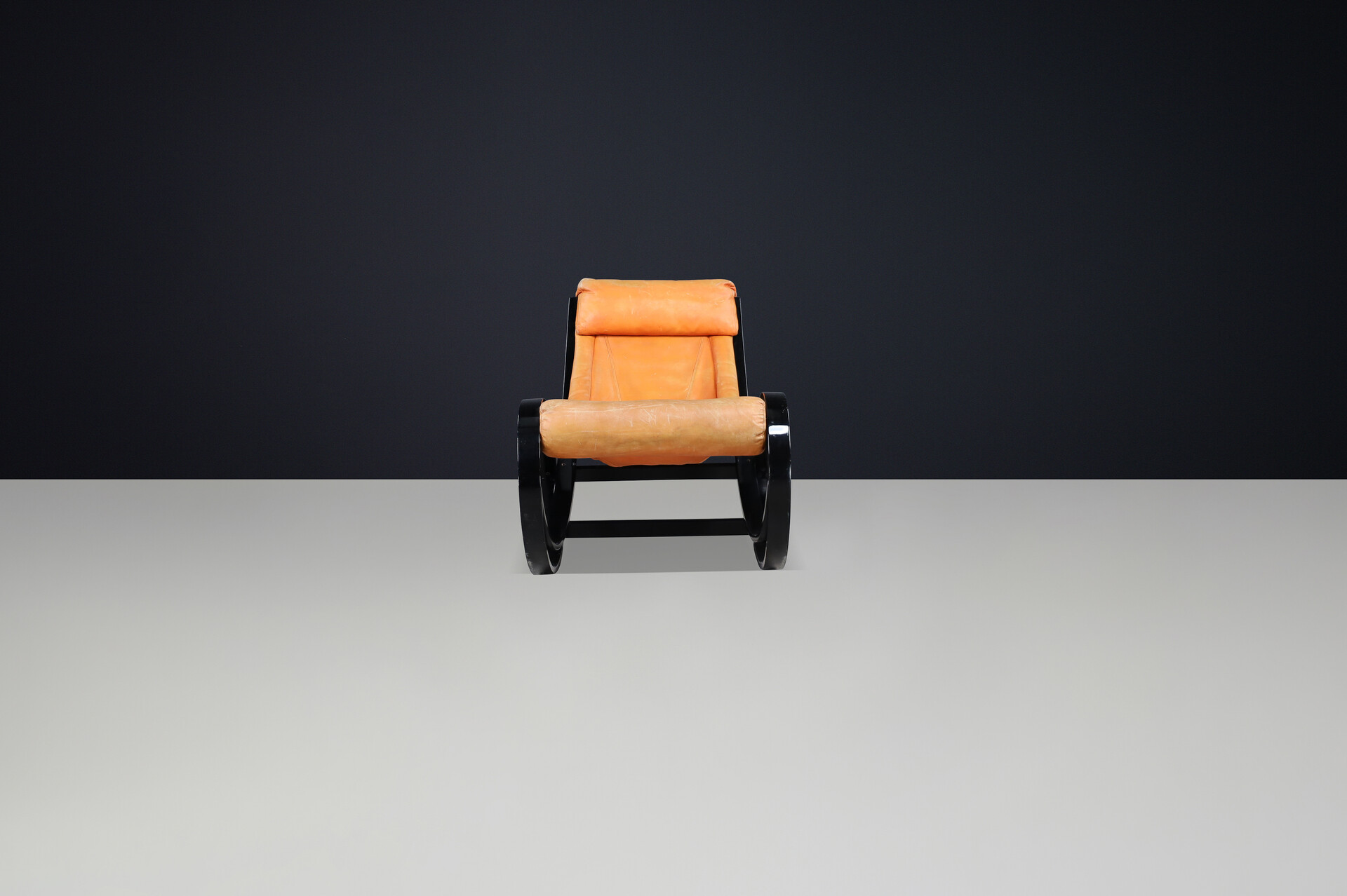 Mid century modern Patinated Cognac Leather Sgarsul Rocking Chair, Gae Aulenti for Poltronova, Italy 1962 Mid-20th century